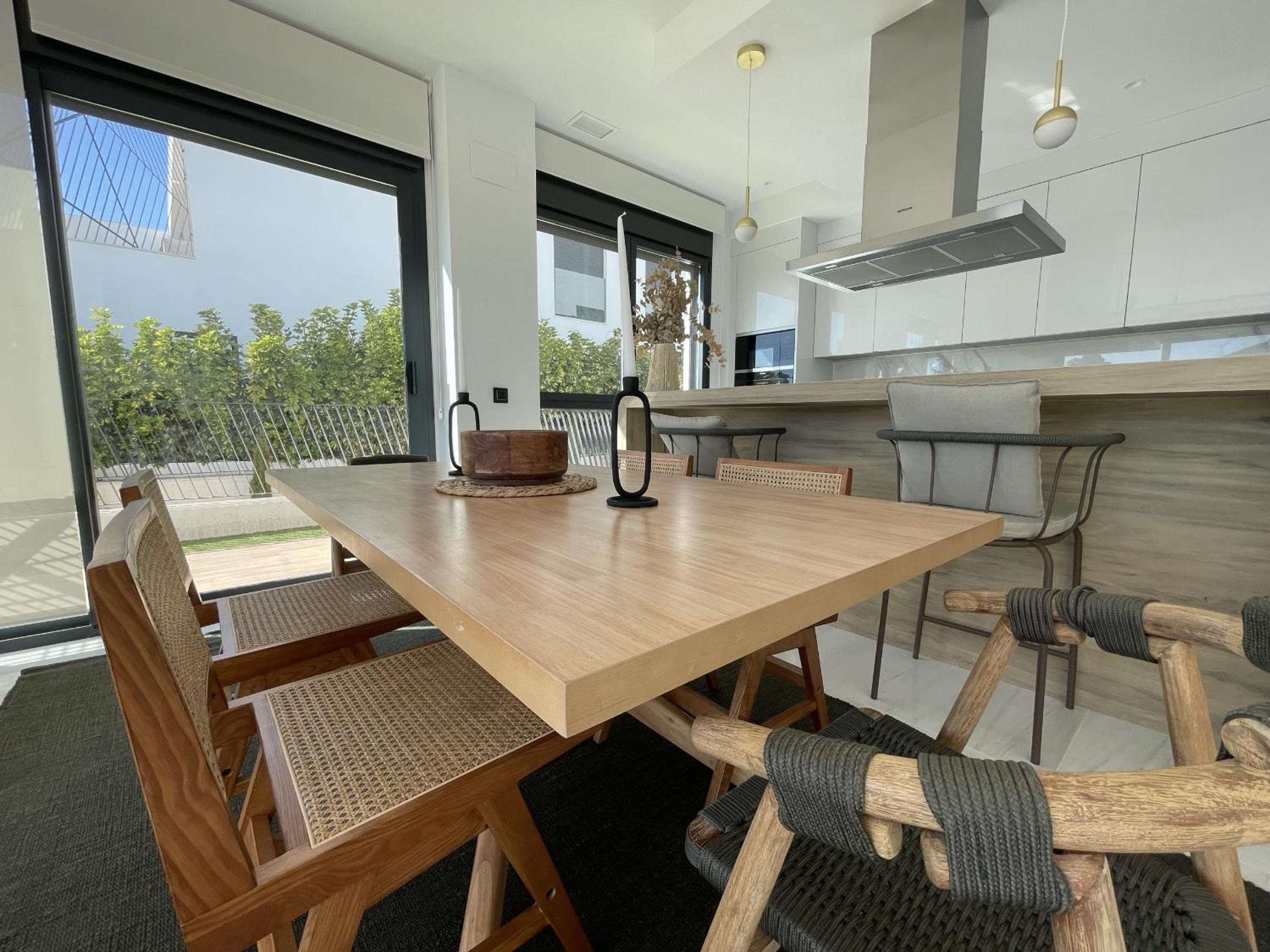 Luxury Sea View Apartment by United Renters