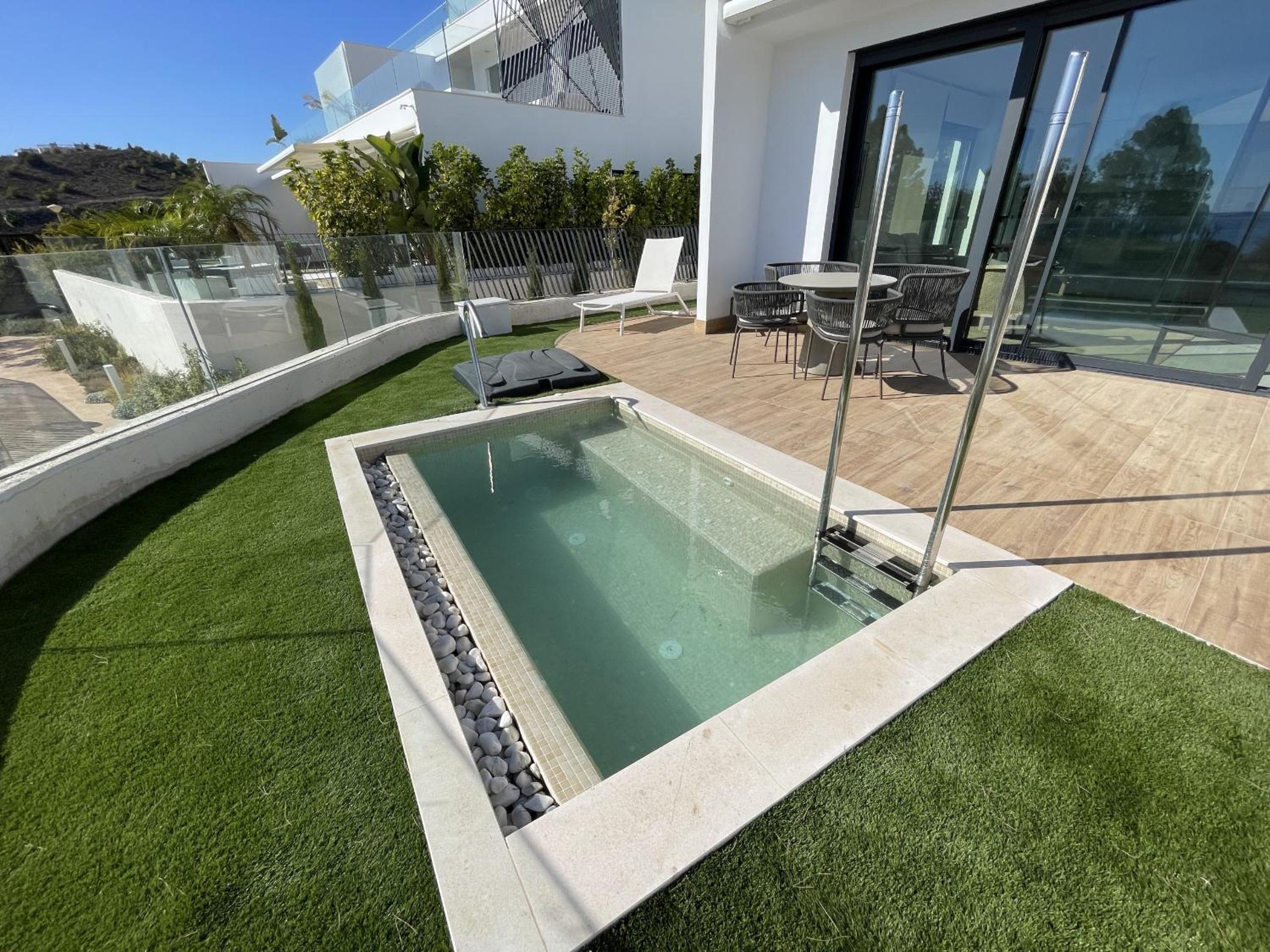 Luxury Sea View Apartment by United Renters