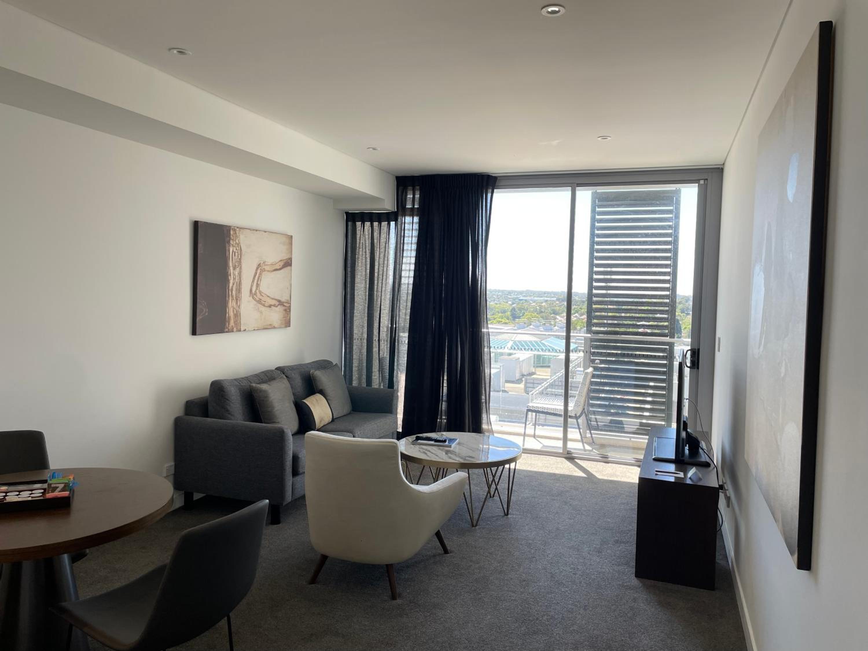 Chatswood Modern Studio with Balcony