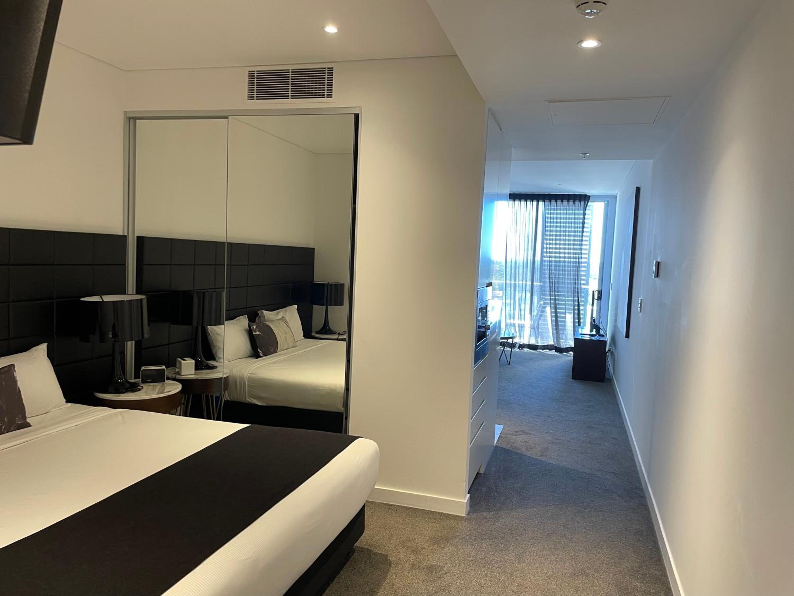 Chatswood Modern Studio with Balcony