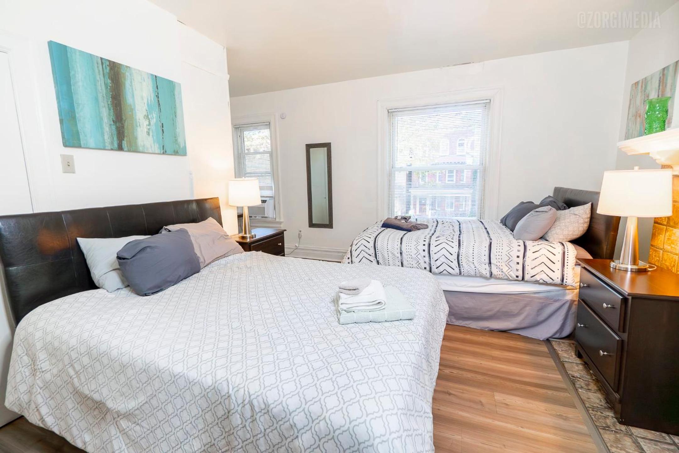 Stylish Apt - 2 Queen Bed - Easy Hospital Access view 4