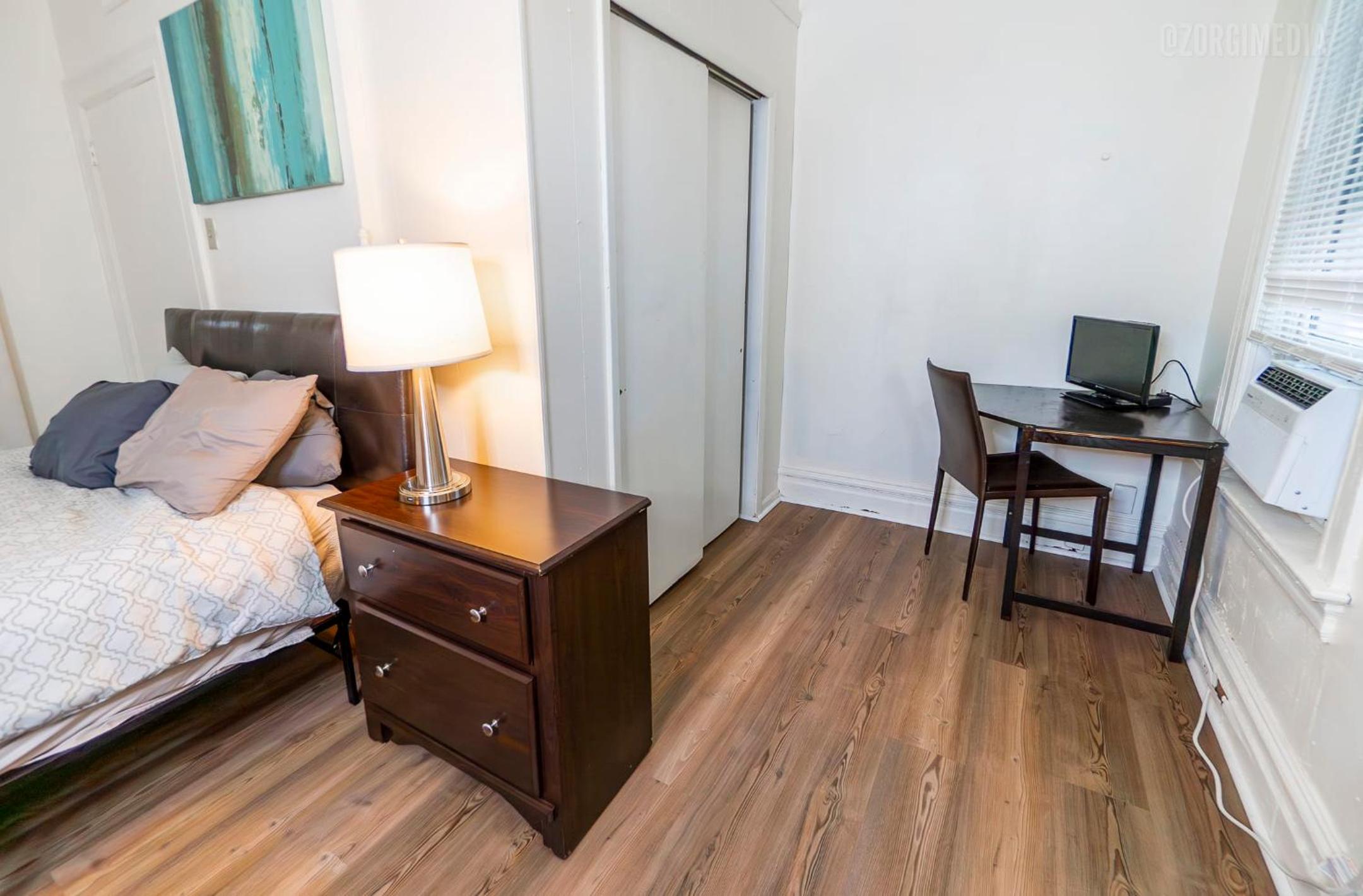Stylish Apt - 2 Queen Bed - Easy Hospital Access view 5