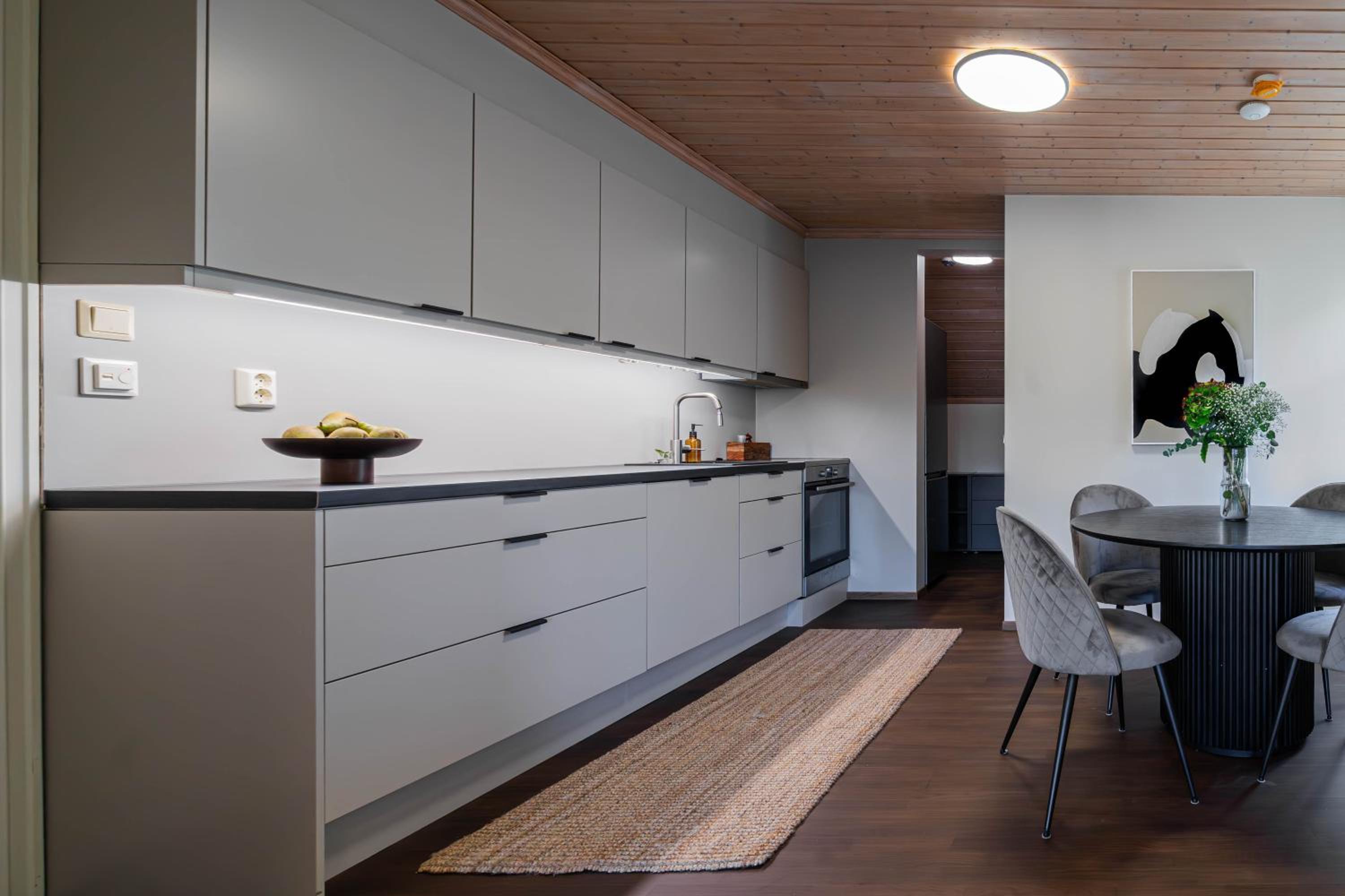 Bright Nordic Apartment - Free Parking - 4 Guests - Close to City Center view 2