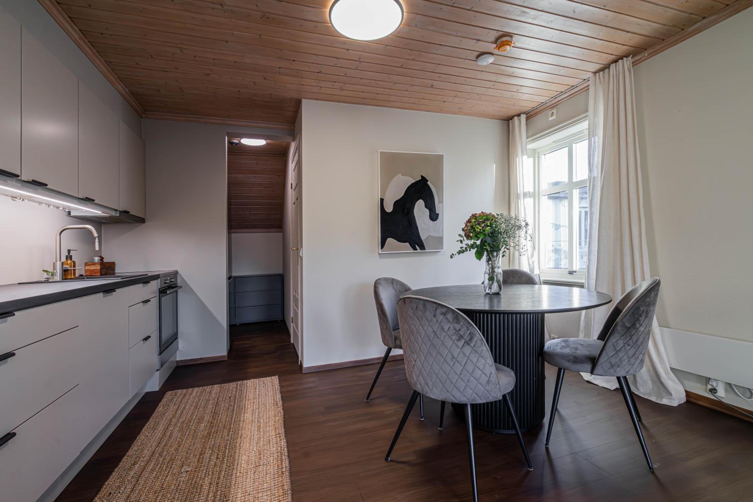 Bright Nordic Apartment - Free Parking - 4 Guests - Close to City Center view 4