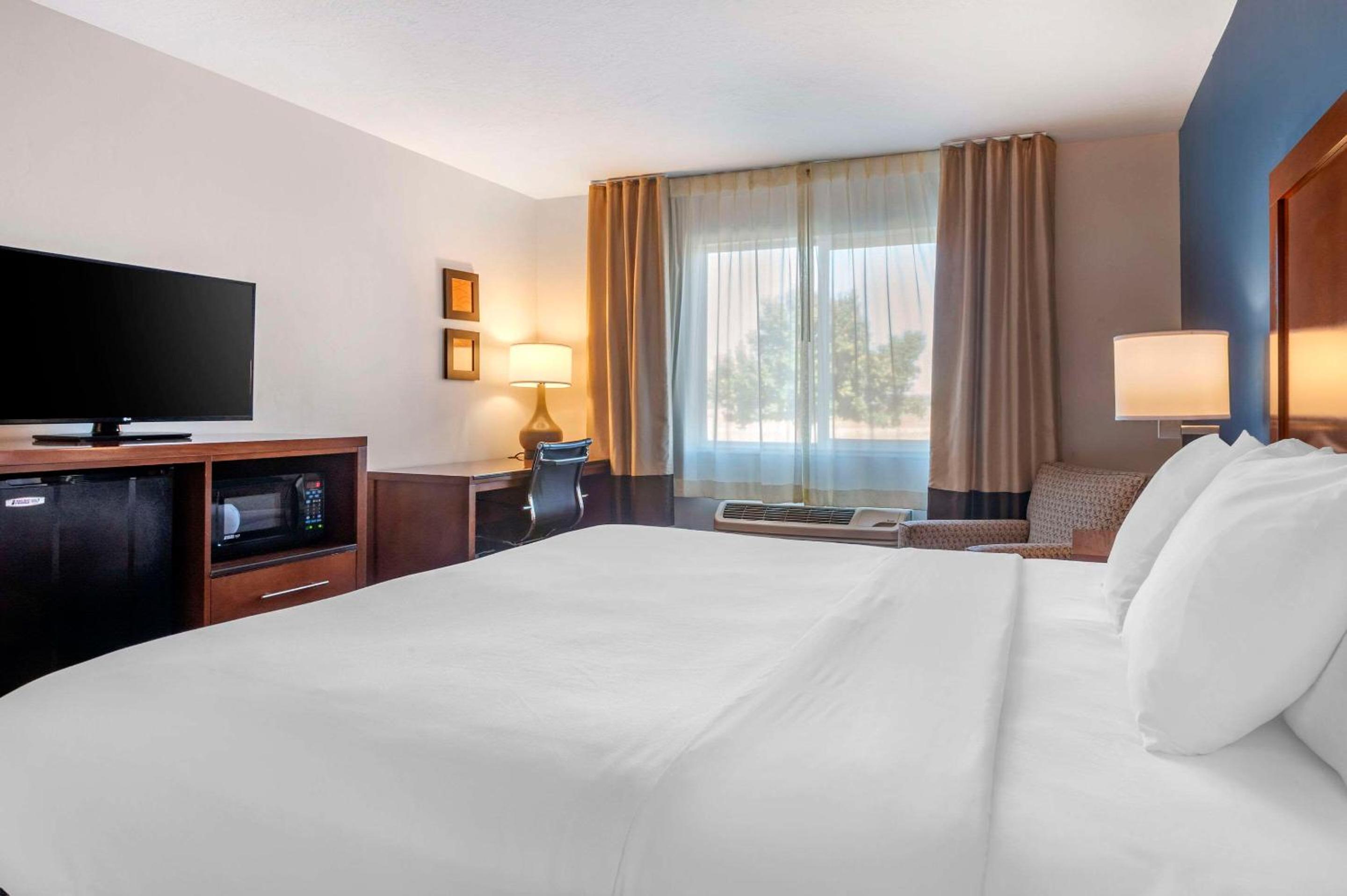 Beaver Vacations - Comfort Inn  Suites Beaver - Interstate 15 North - Property Image 9
