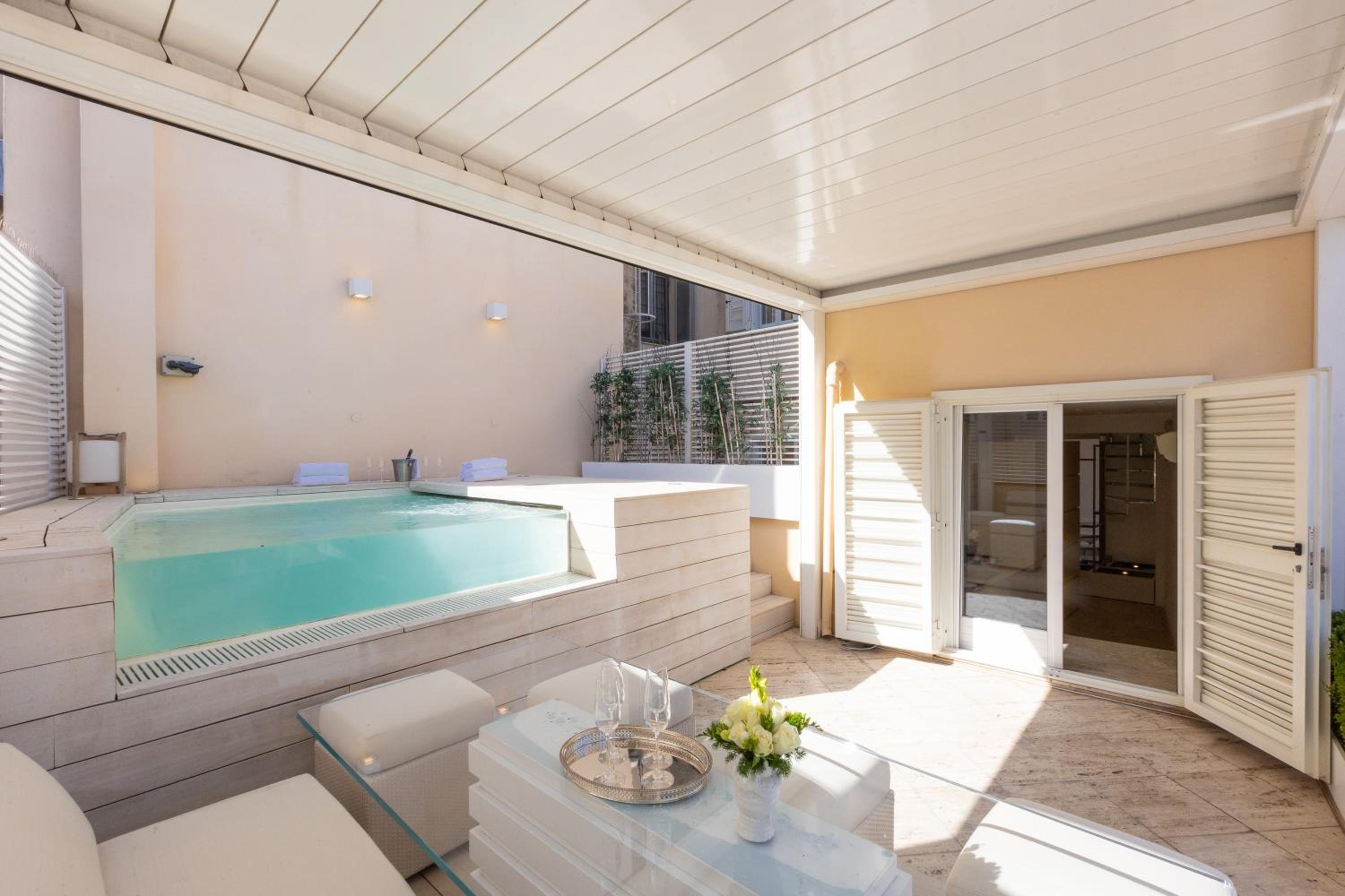 Amazing Piazza Venezia with Jacuzzi and terrace