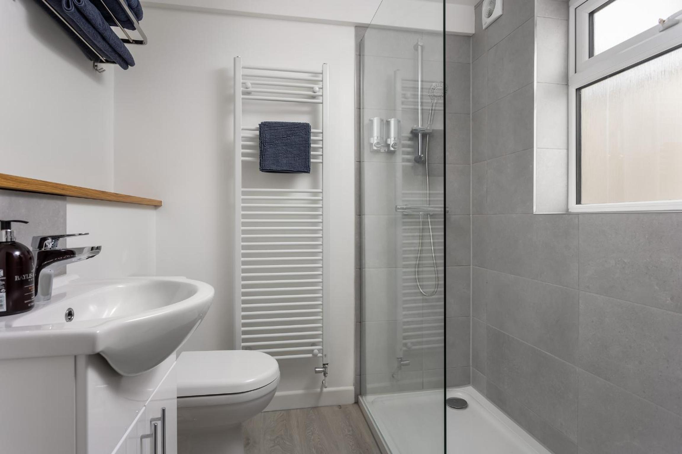 Luxury Cottage - Town Centre with Parking view 4