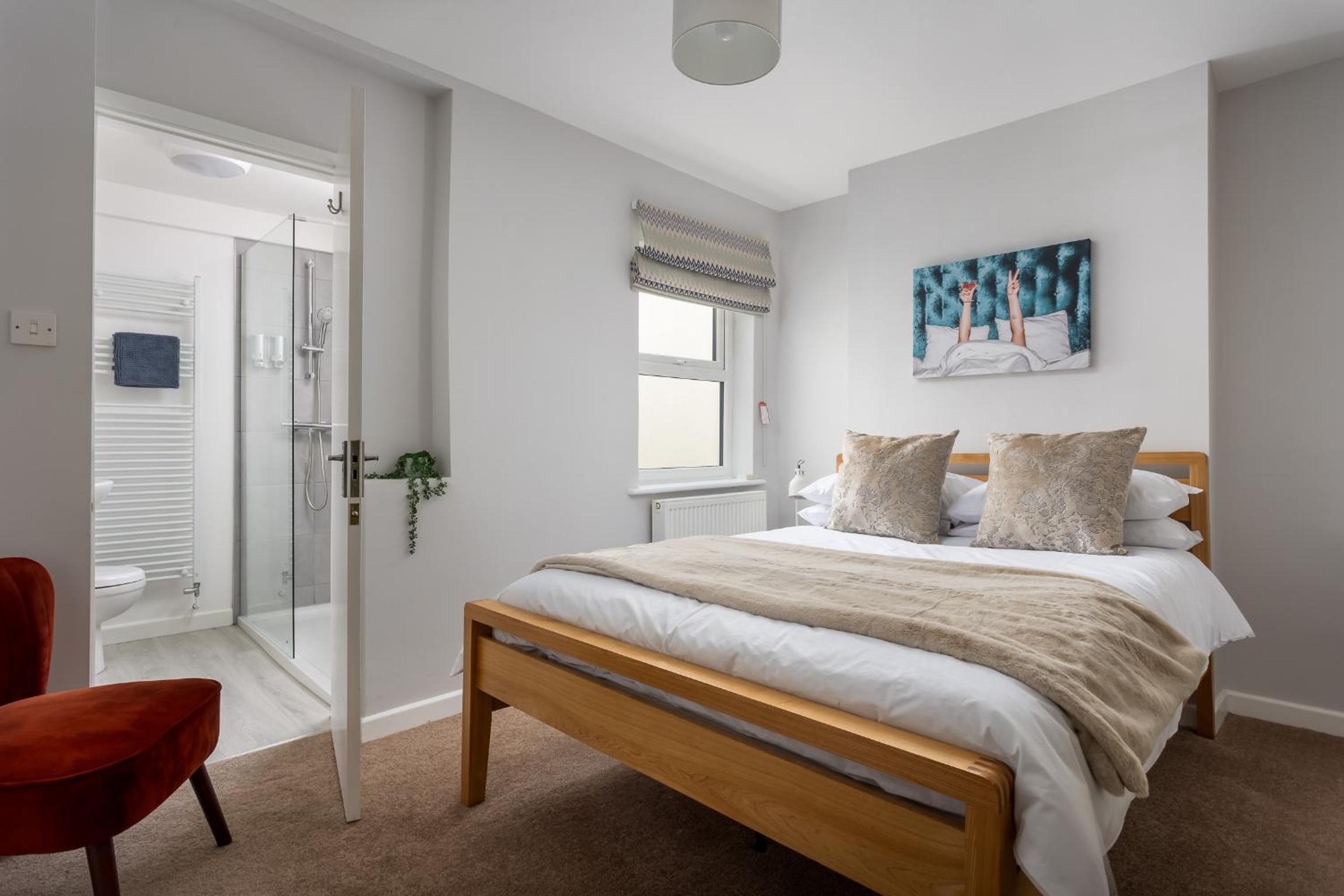 Luxury Cottage - Town Centre with Parking view 3