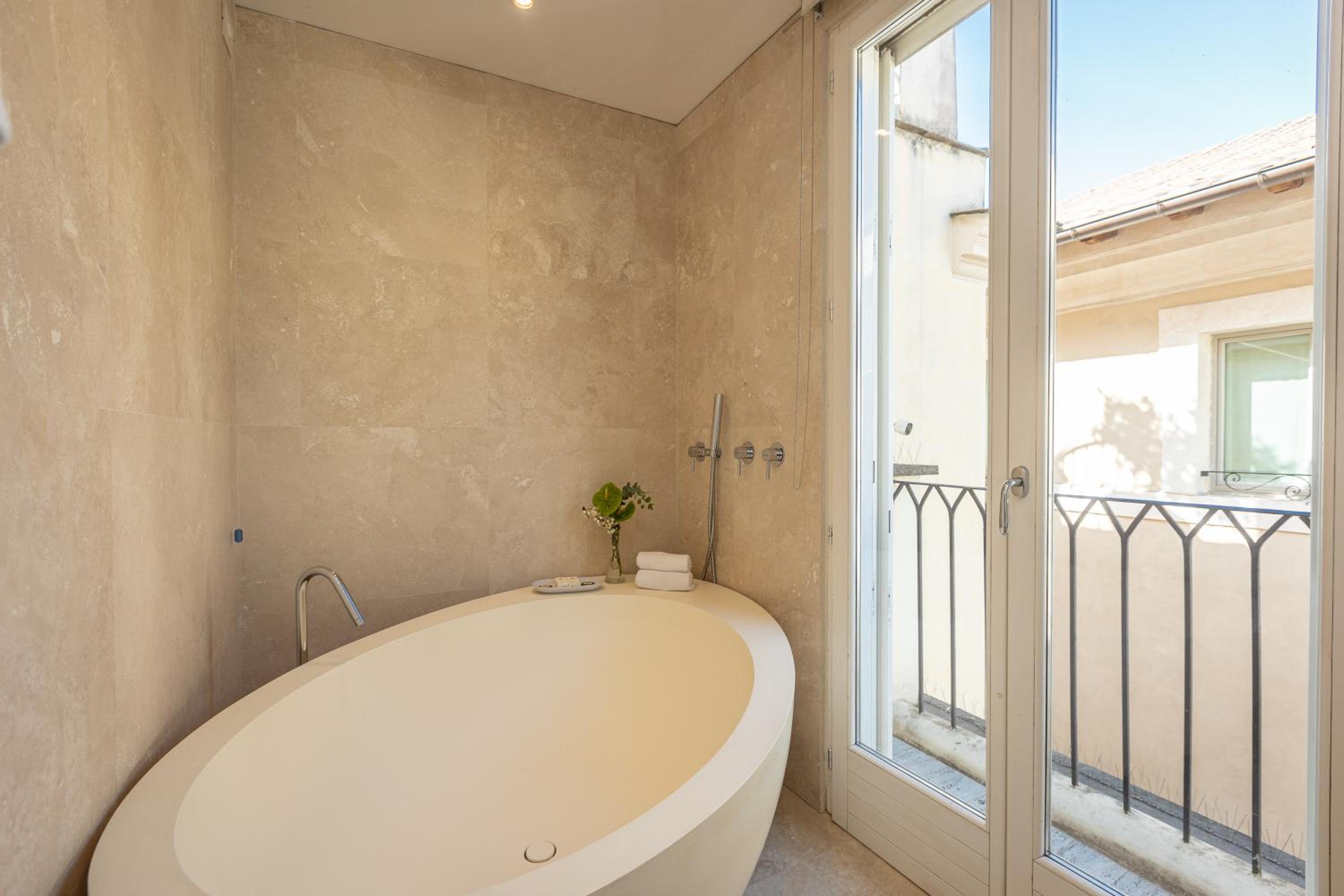 Amazing Piazza Venezia with Jacuzzi and terrace