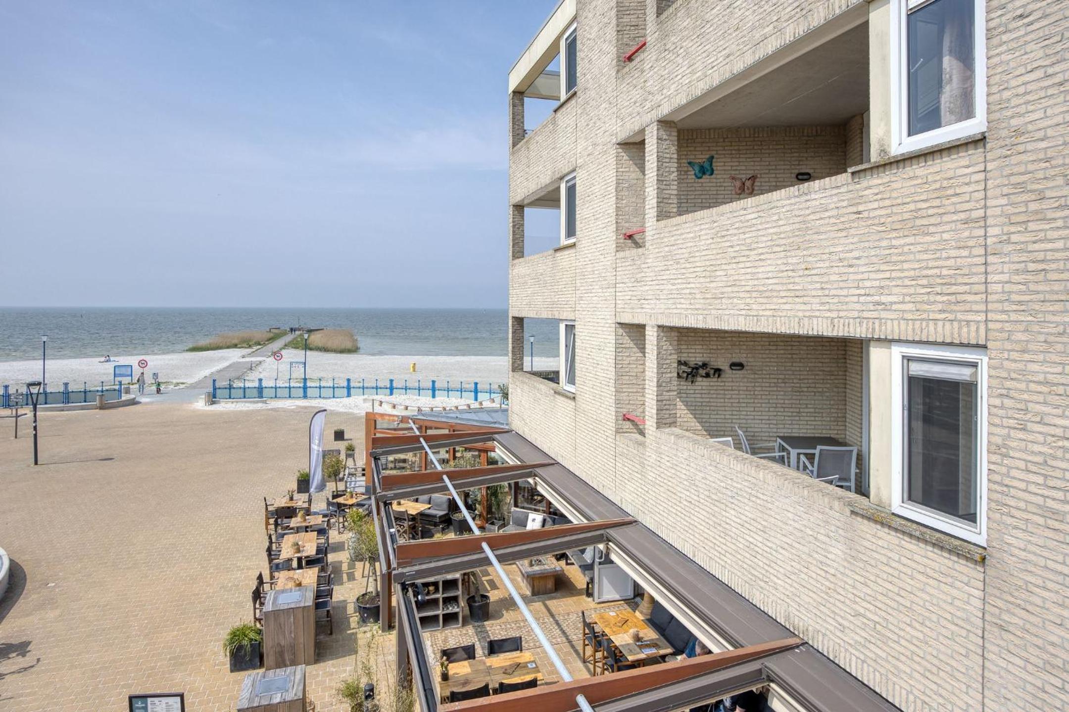 Appartement Strand Makkum view 3