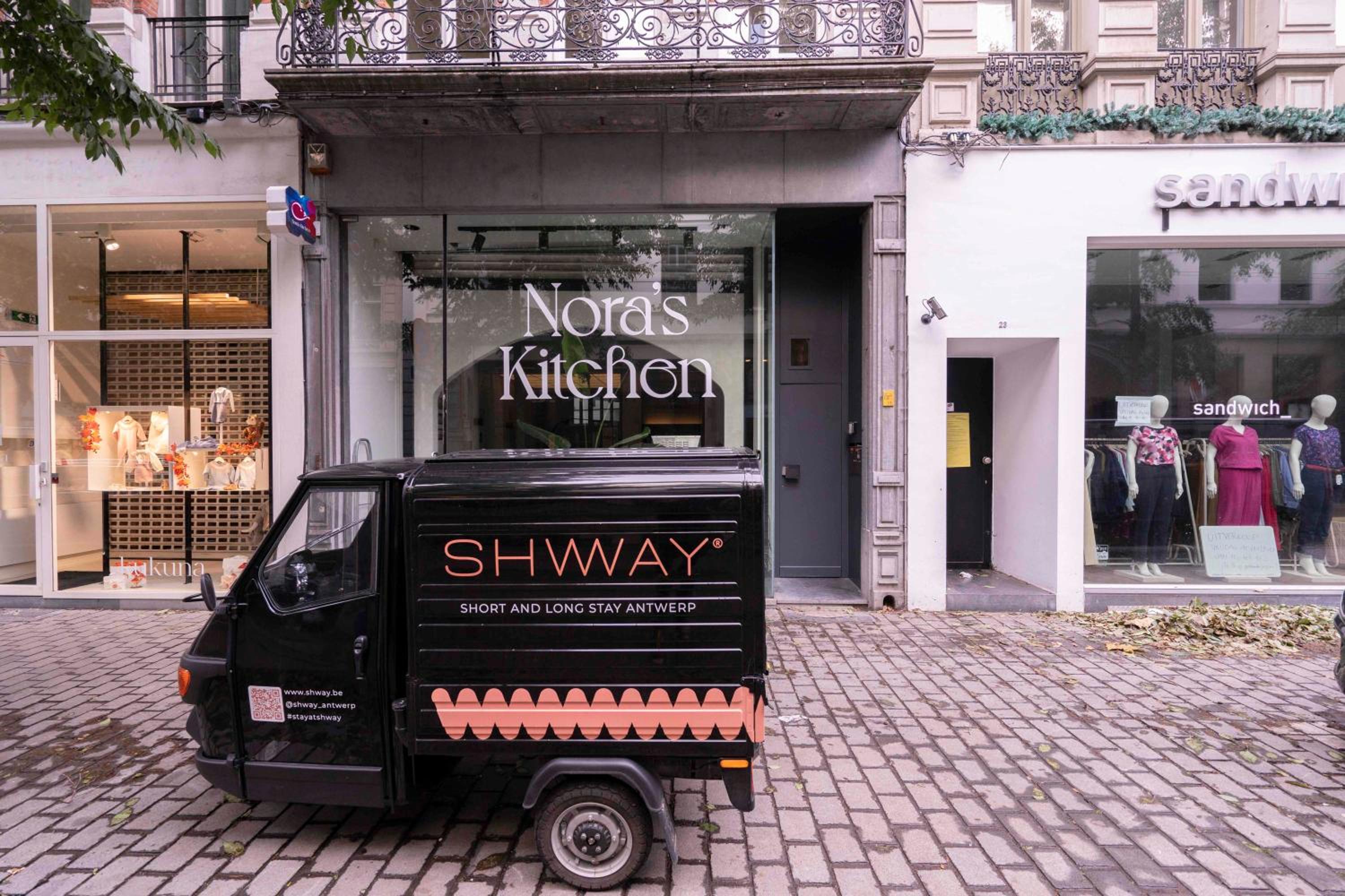 SHWAY - The Handshake House