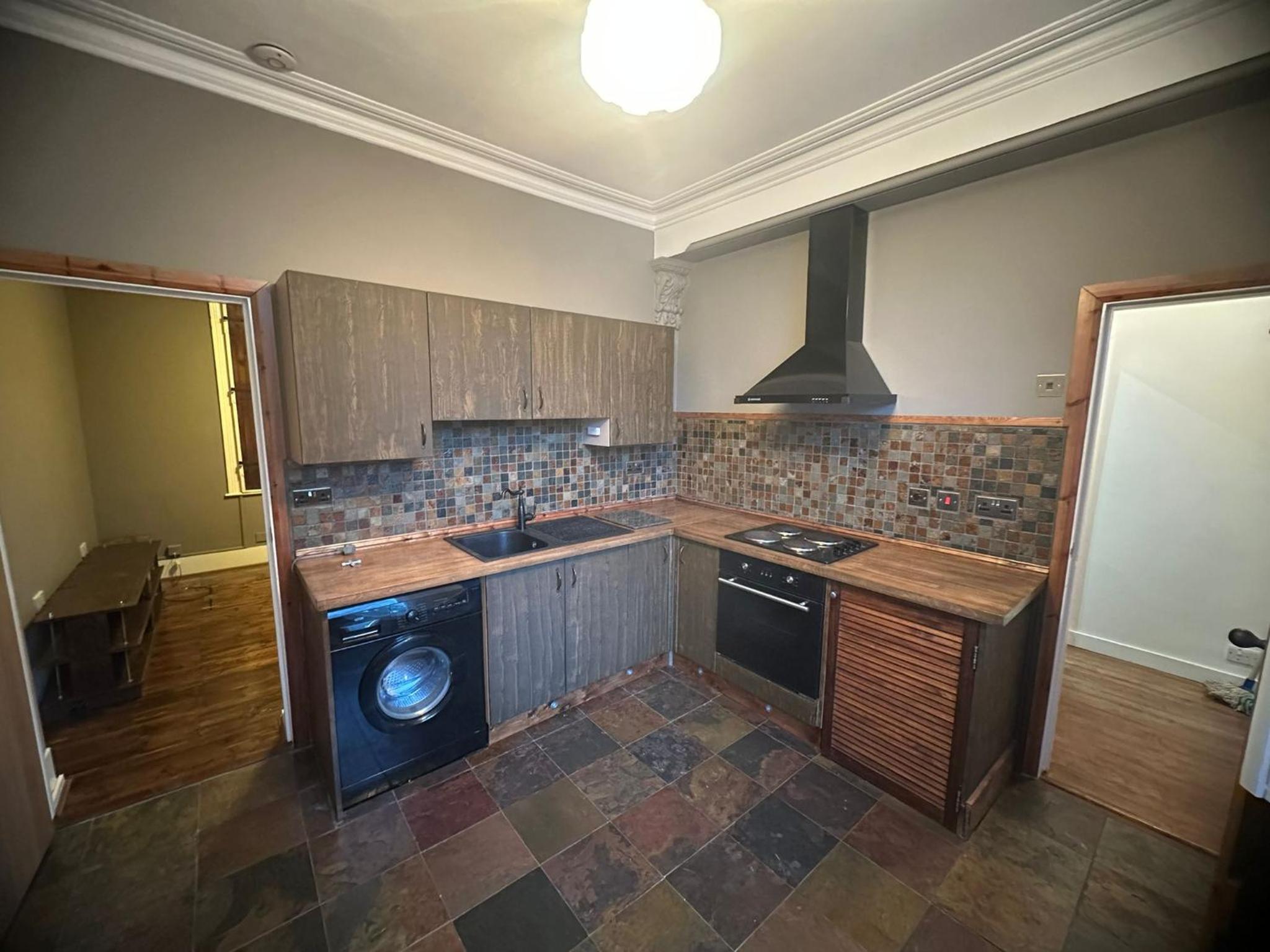 Cozy flat near Bedfords Park view 4