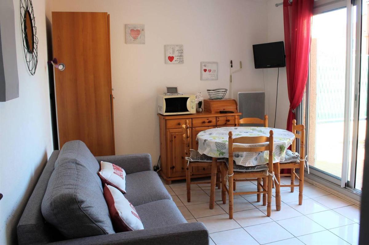 Proche Plage et commerces pour ce T2 en RDC avec jardin privatif-4NMA7