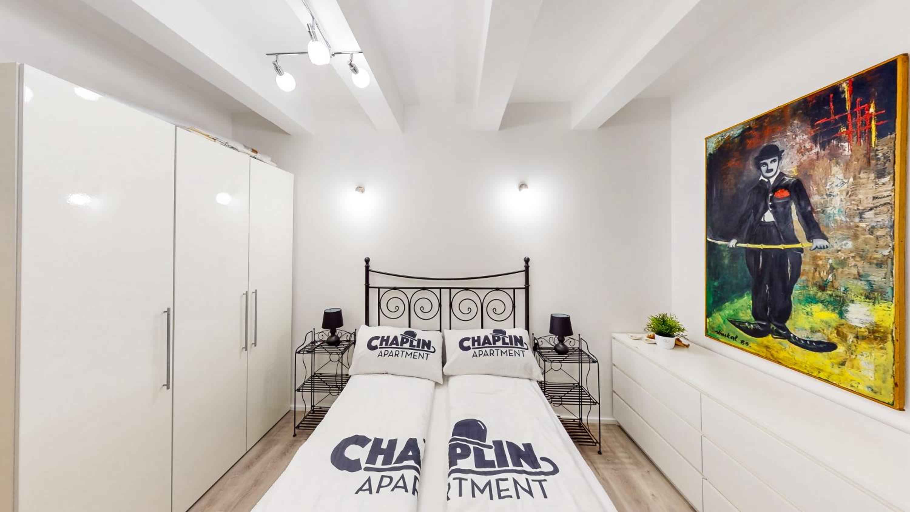 Chaplin Apartment - Free Garage Parking