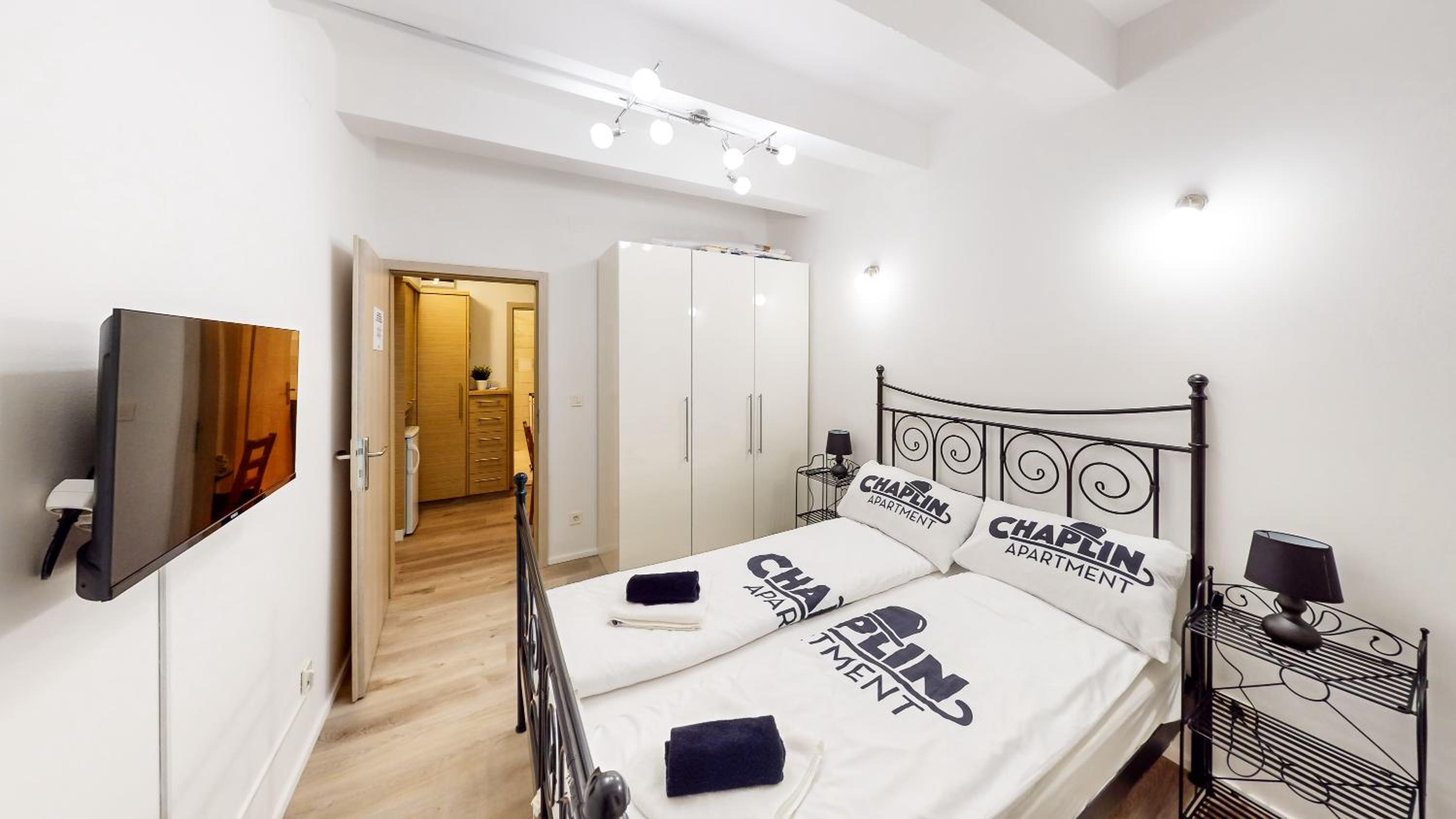 Chaplin Apartment - Free Garage Parking
