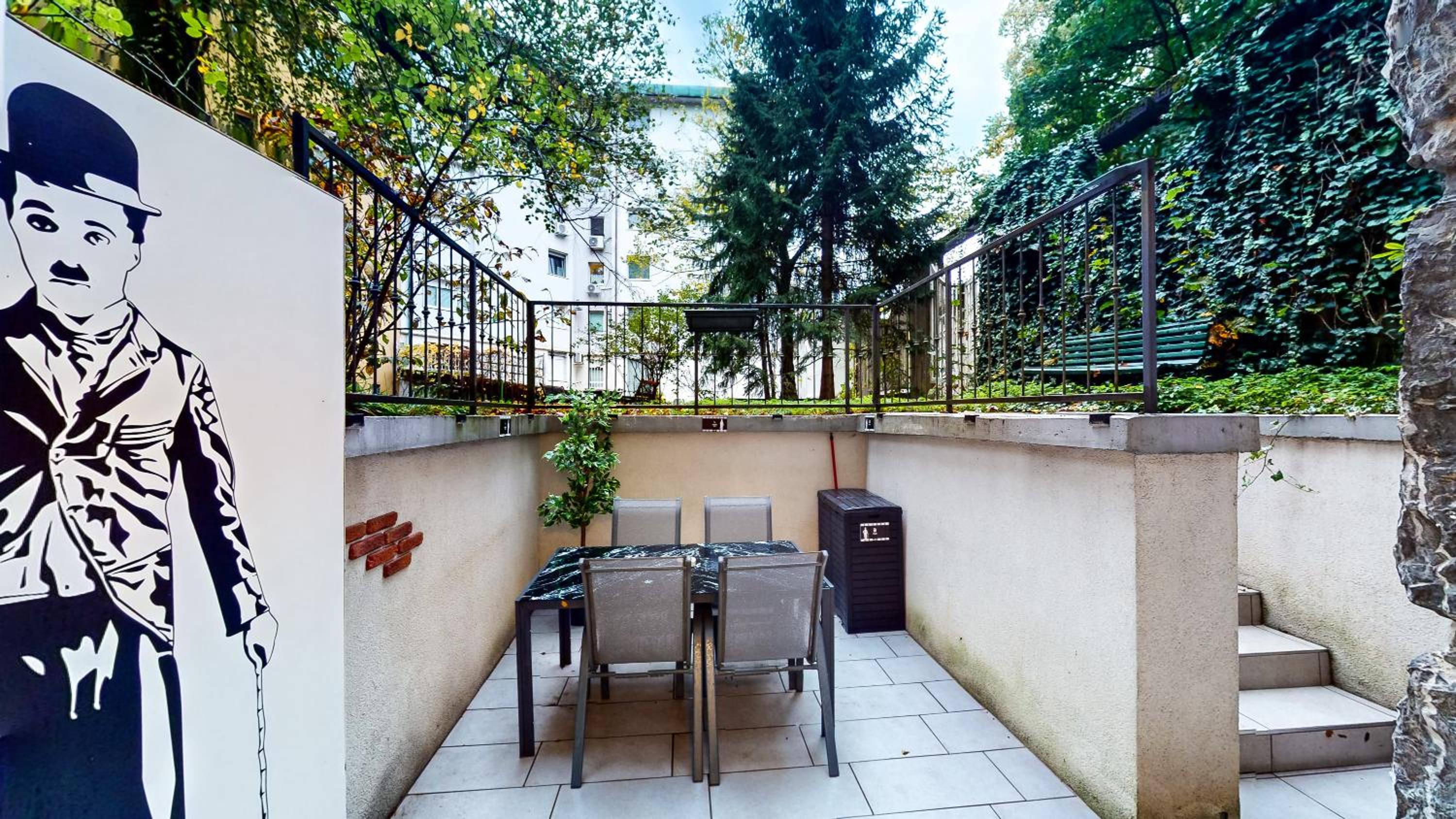 Chaplin Apartment - Free Garage Parking
