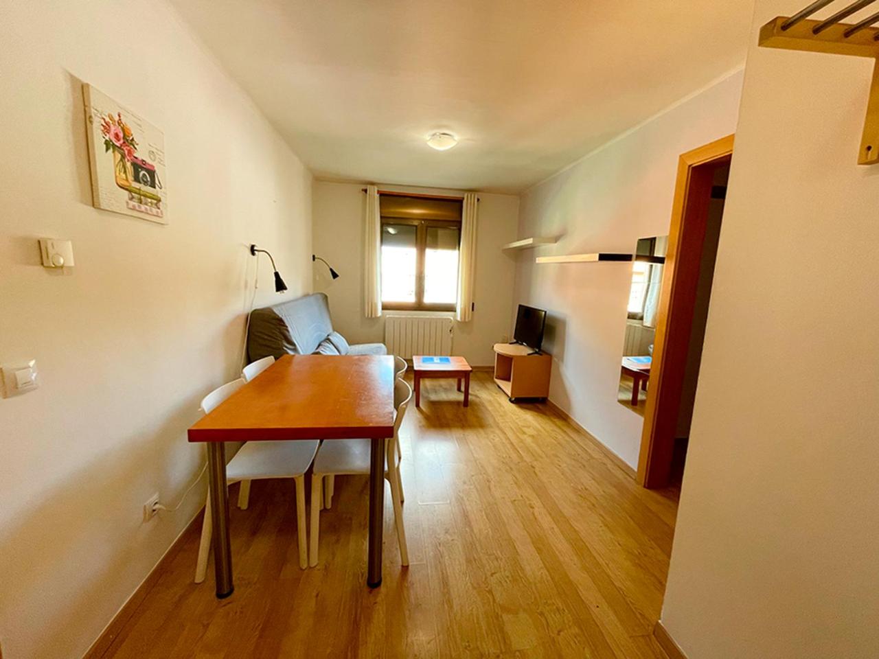 Apartamentos Pantebre 3000