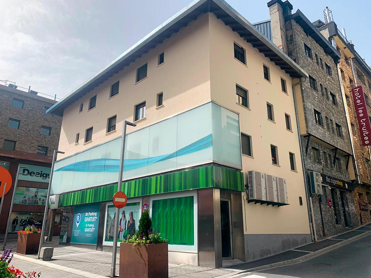 Apartamentos Pantebre 3000