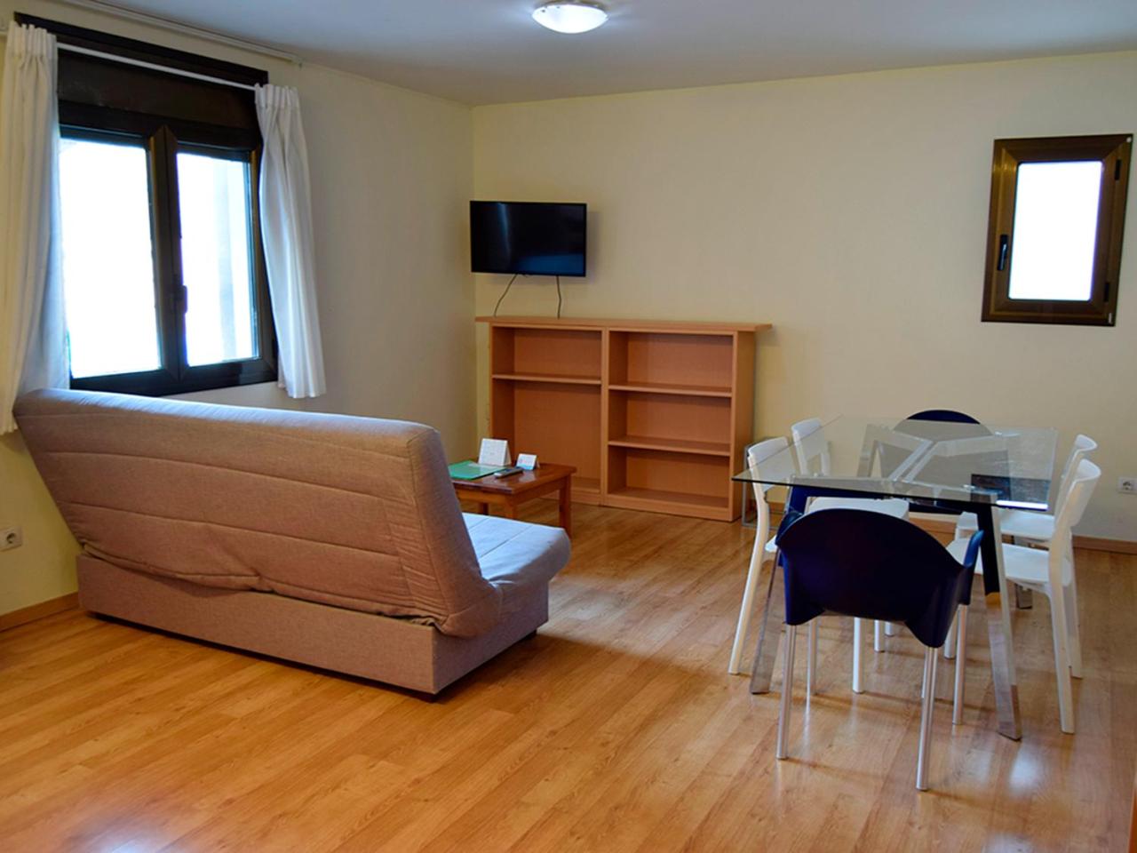 Apartamentos Pantebre 3000