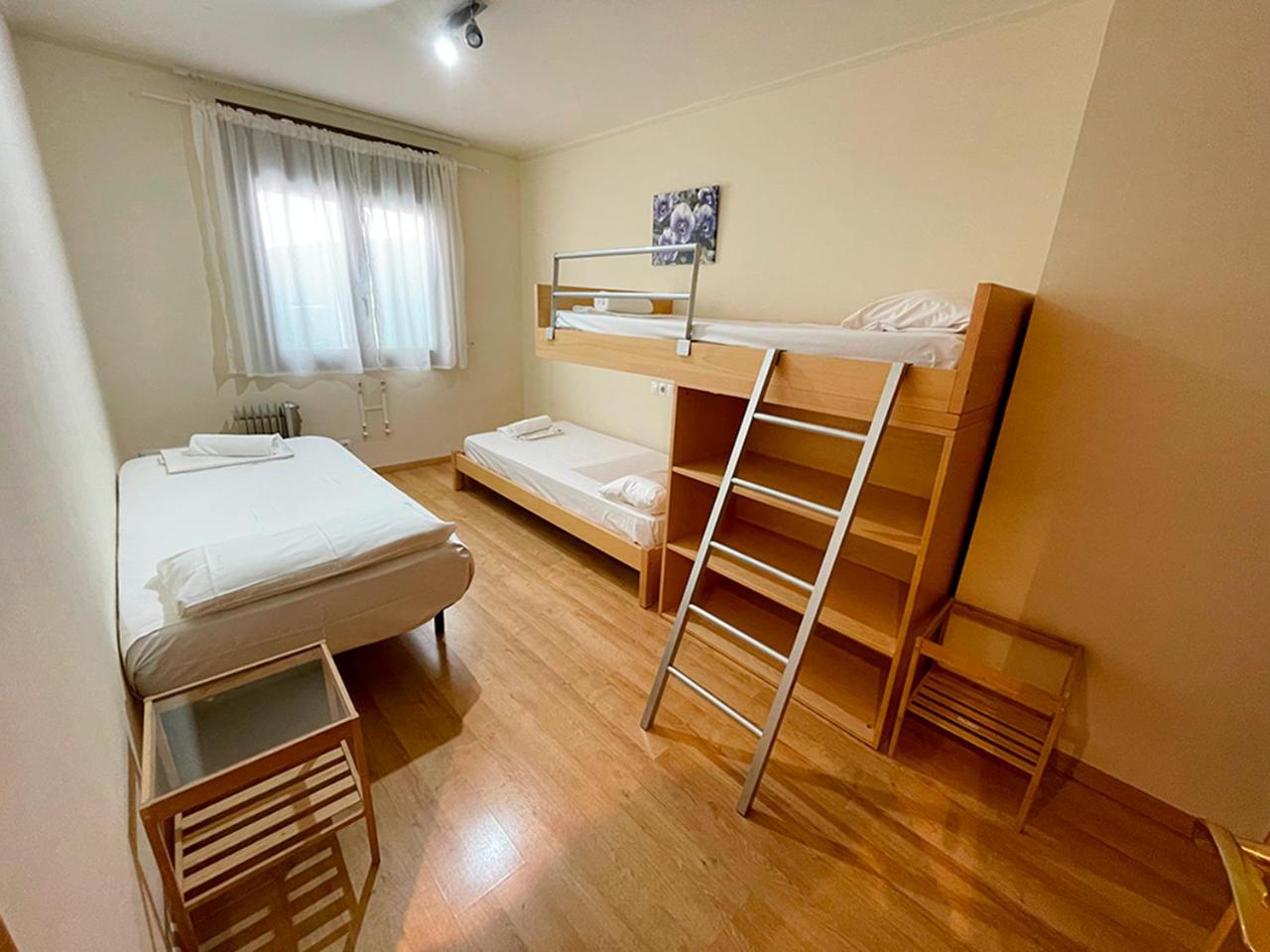Apartamentos Pantebre 3000