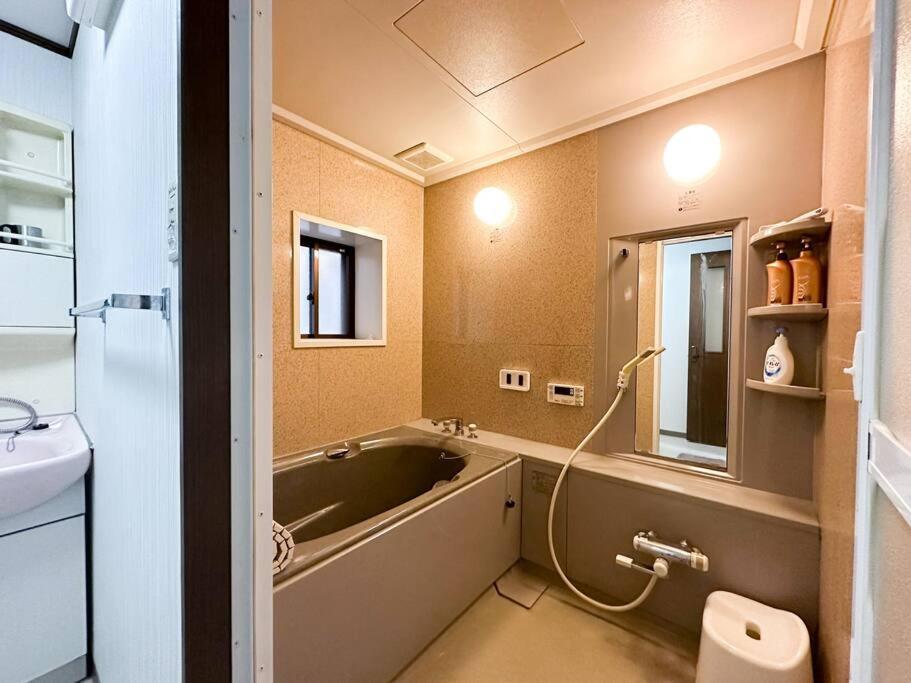 3stops to USJ 3toilets 3BR 6ppl Cozy family house OUYANG