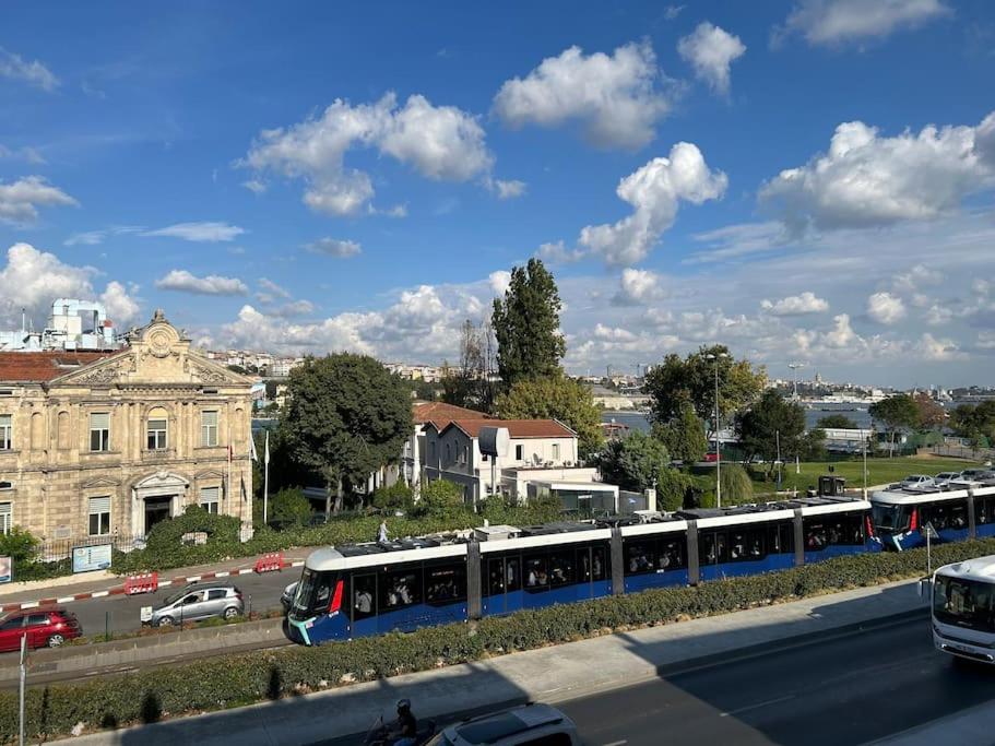 Waterfront Villa by the Tram - Private Terrace with Dome & Golden Horn View in Fatih
