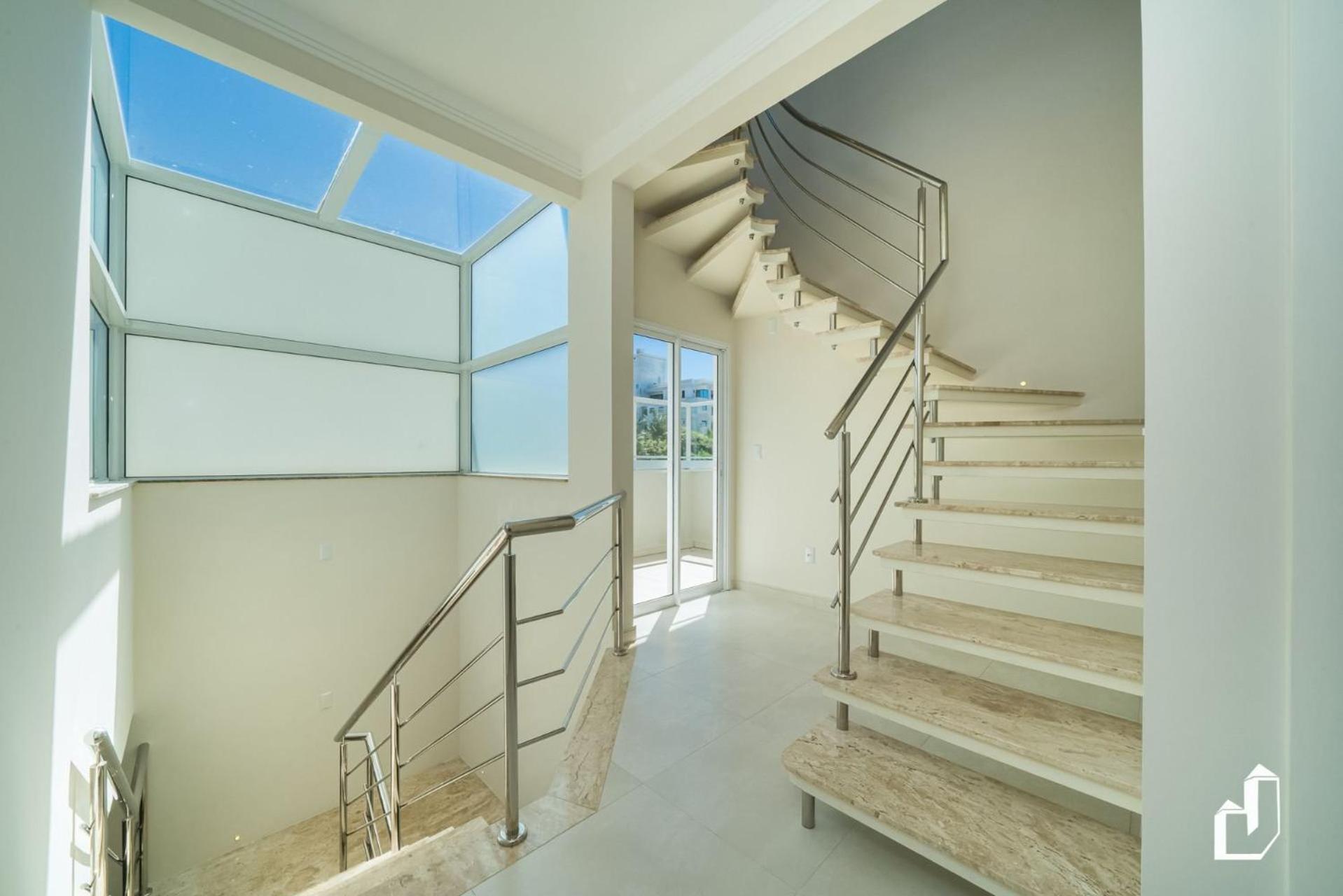Casa com 05 dormitórios