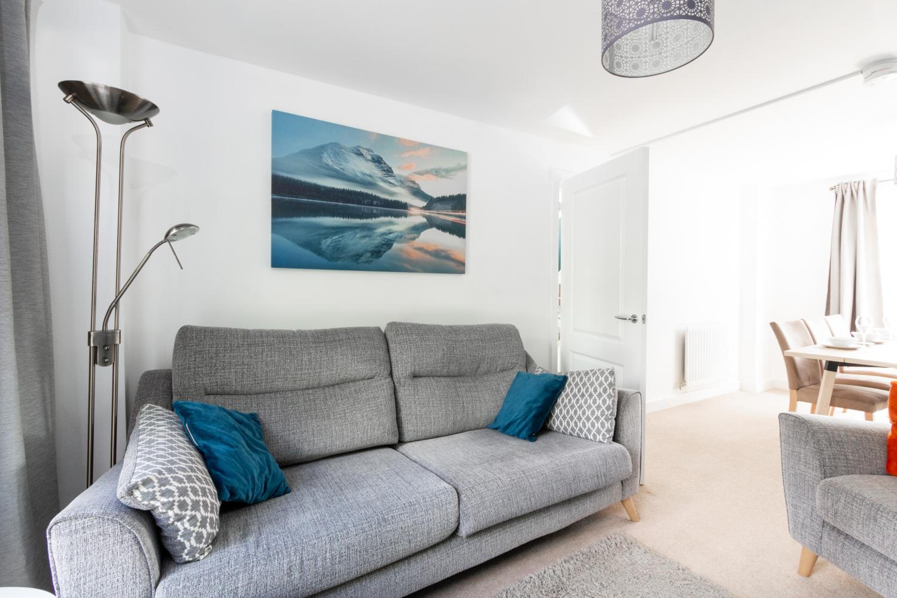Homely 4BD Townhouse - Next to Hanley Park view 3