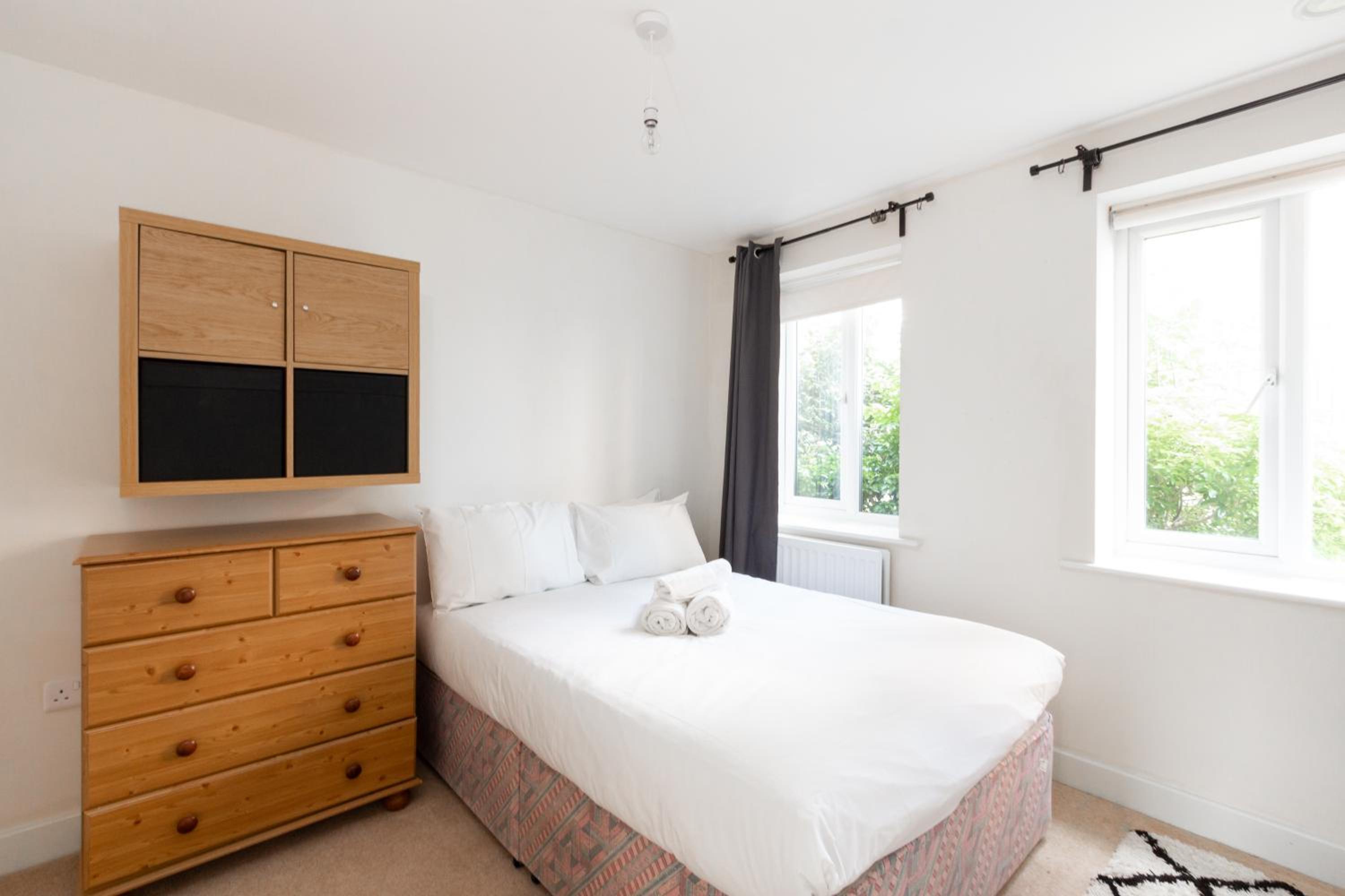 Homely 4BD Townhouse - Next to Hanley Park view 5