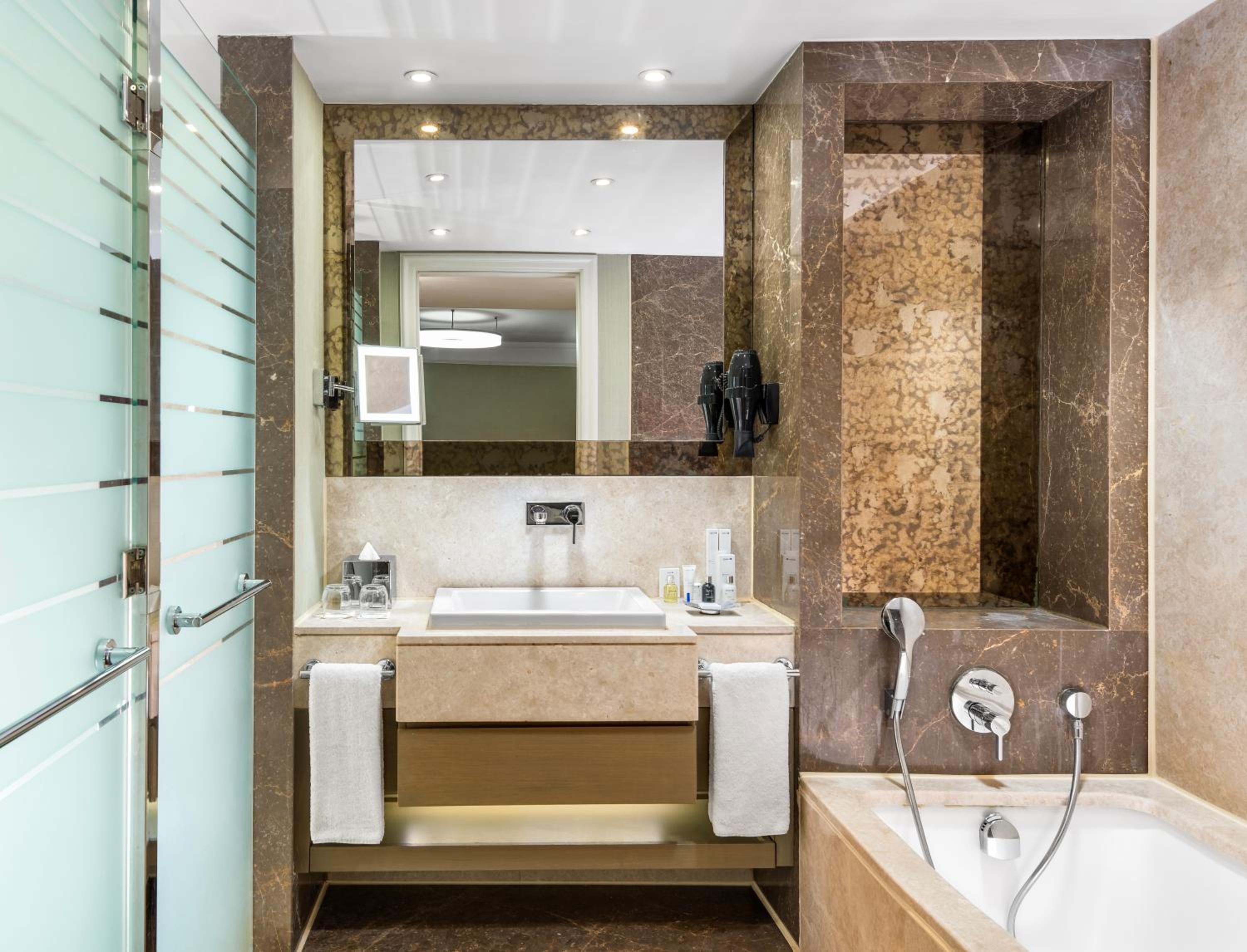 Radisson Blu Hotel, Istanbul Sisli - Image 105