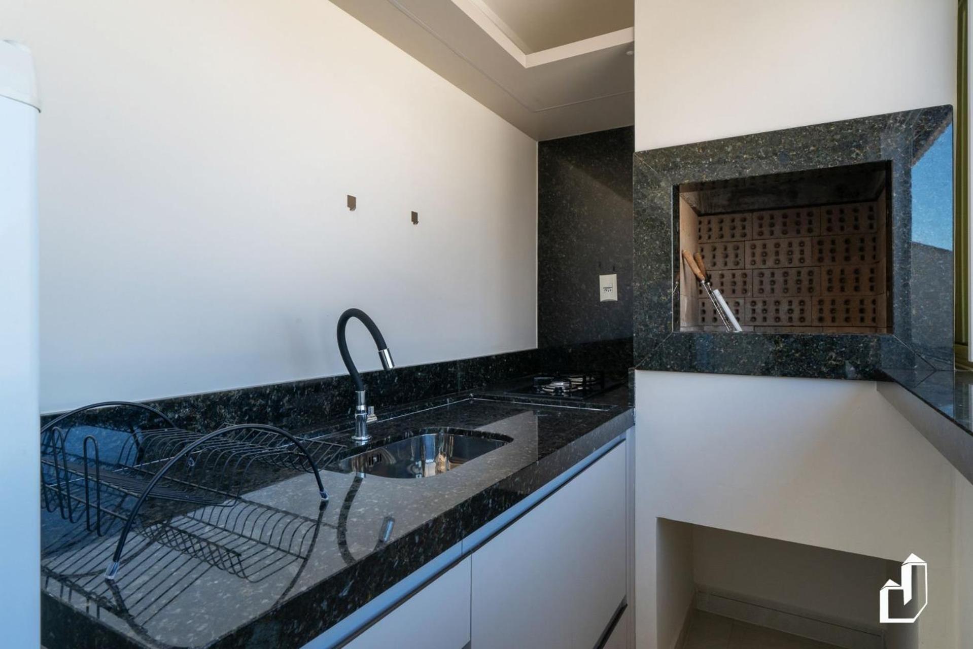 Casa com 05 dormitórios