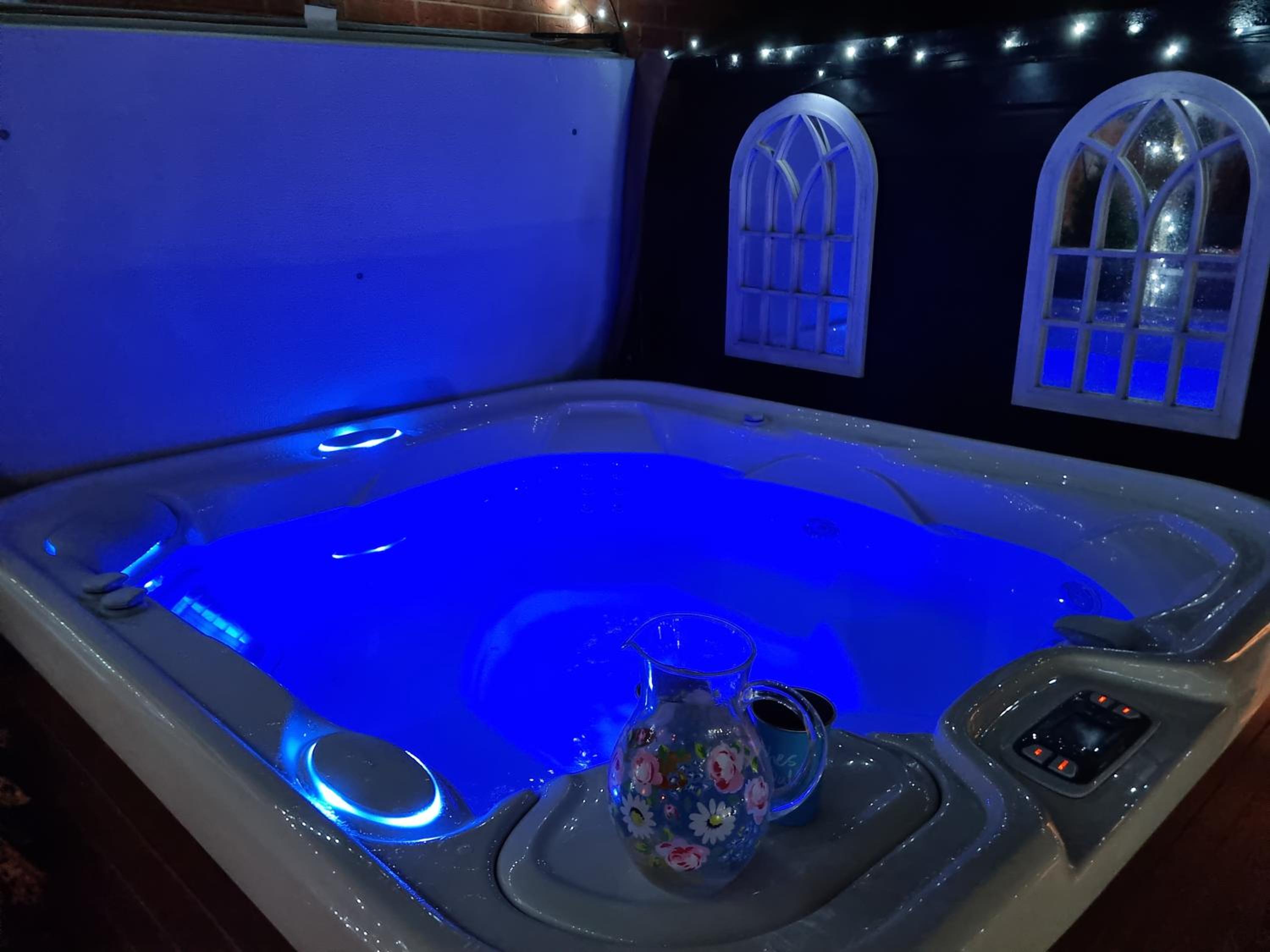 Dungarvon House Bed & Breakfast, Garden Hot Tub & Summerhouse, EV Point view 3