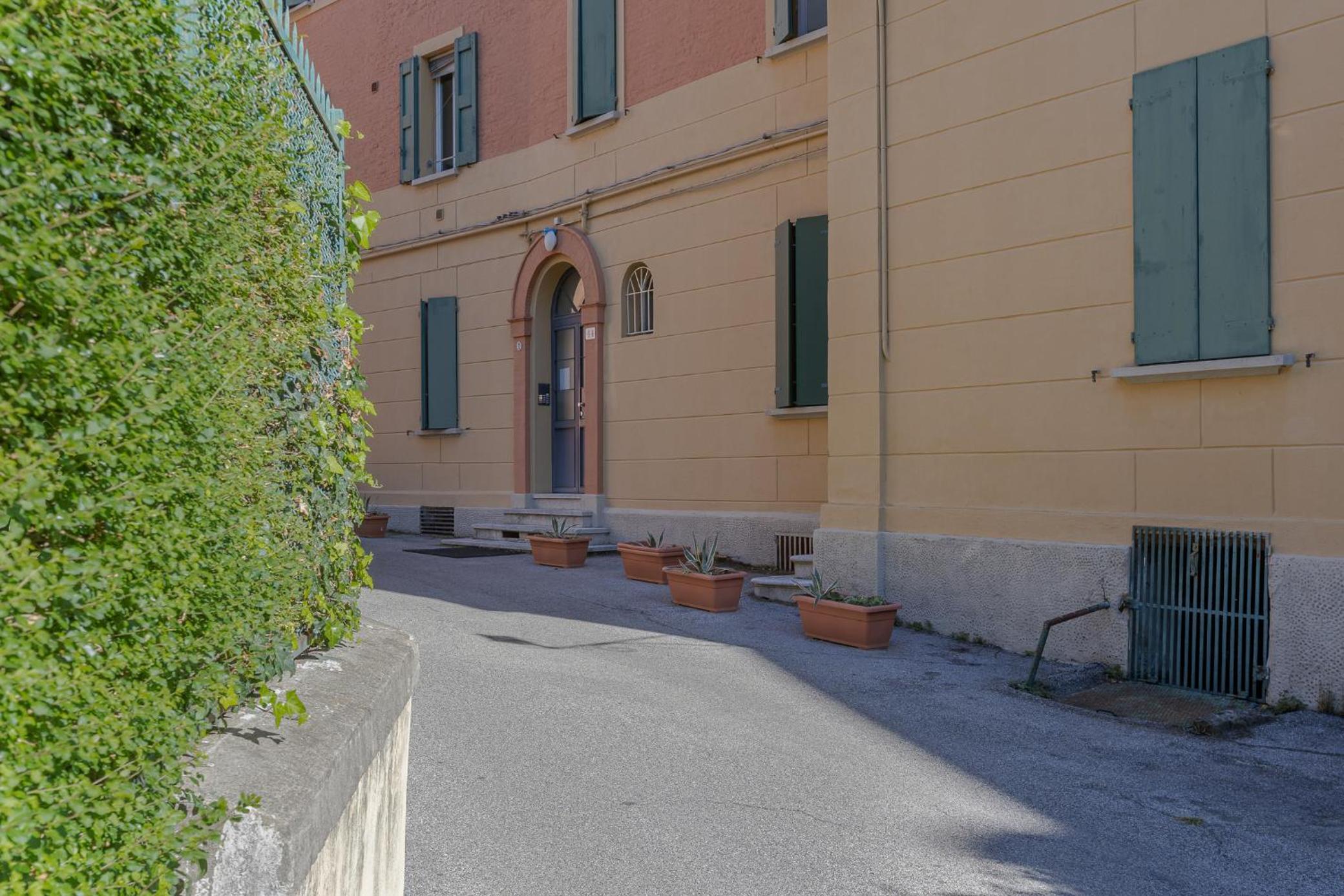 GuestHost - Giardini Margherita Pretty Studio Apartment view 2