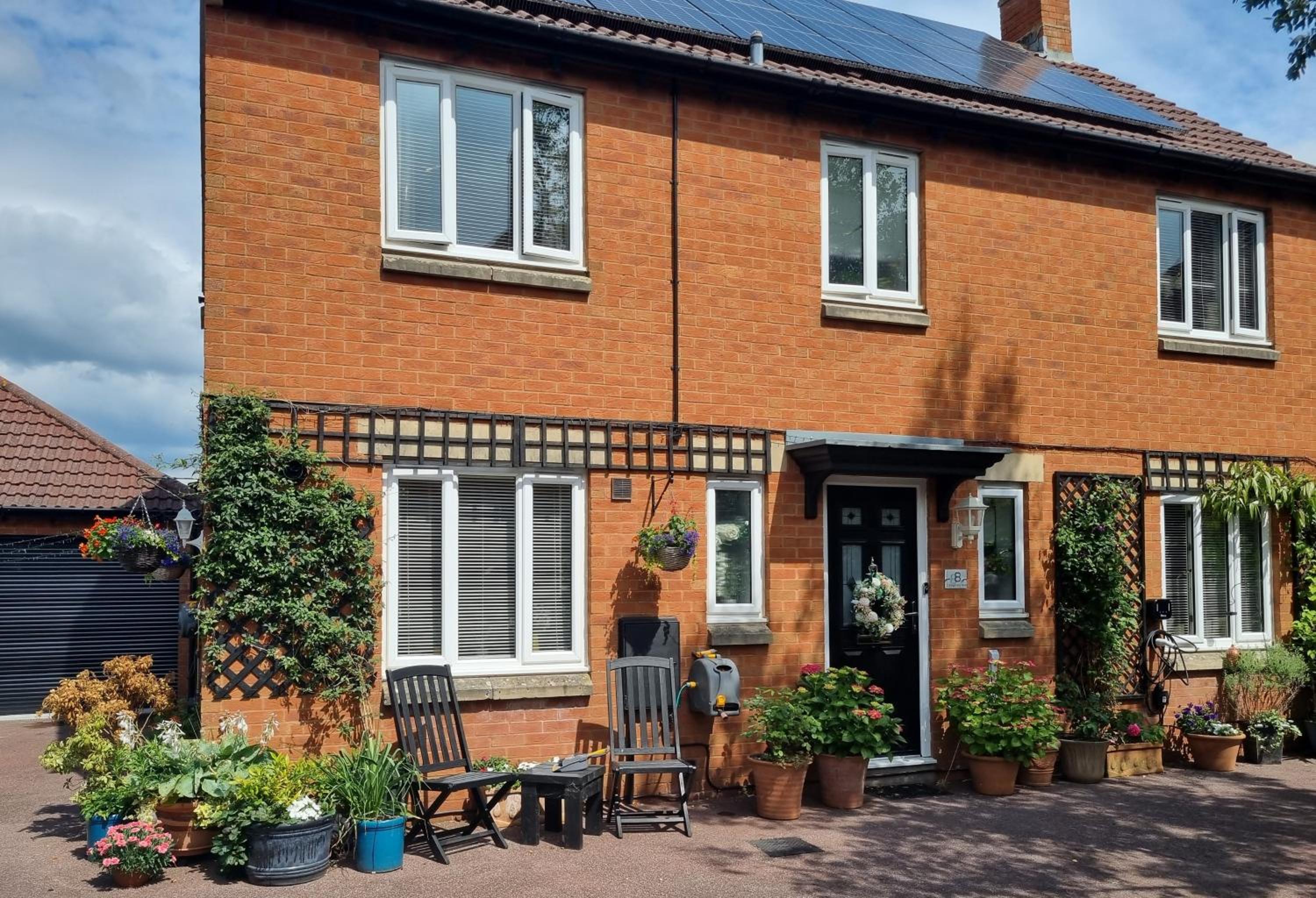 Hotel Dungarvon House Bed & Breakfast, Hot Tub, Garden, Summerhouse, Electric Vehicle Point - Image 1