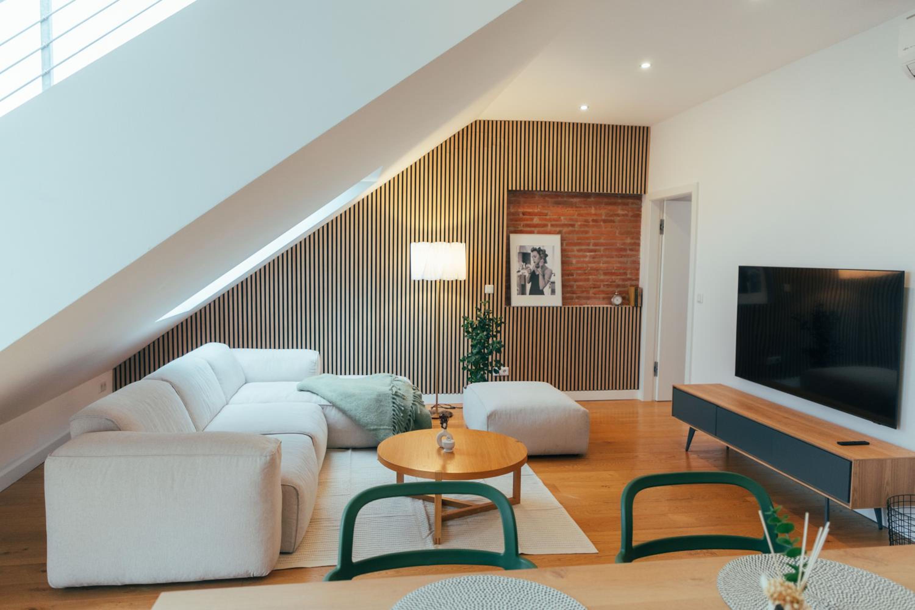 Large Apartments - Great for Groups - with Balcony or Terrace