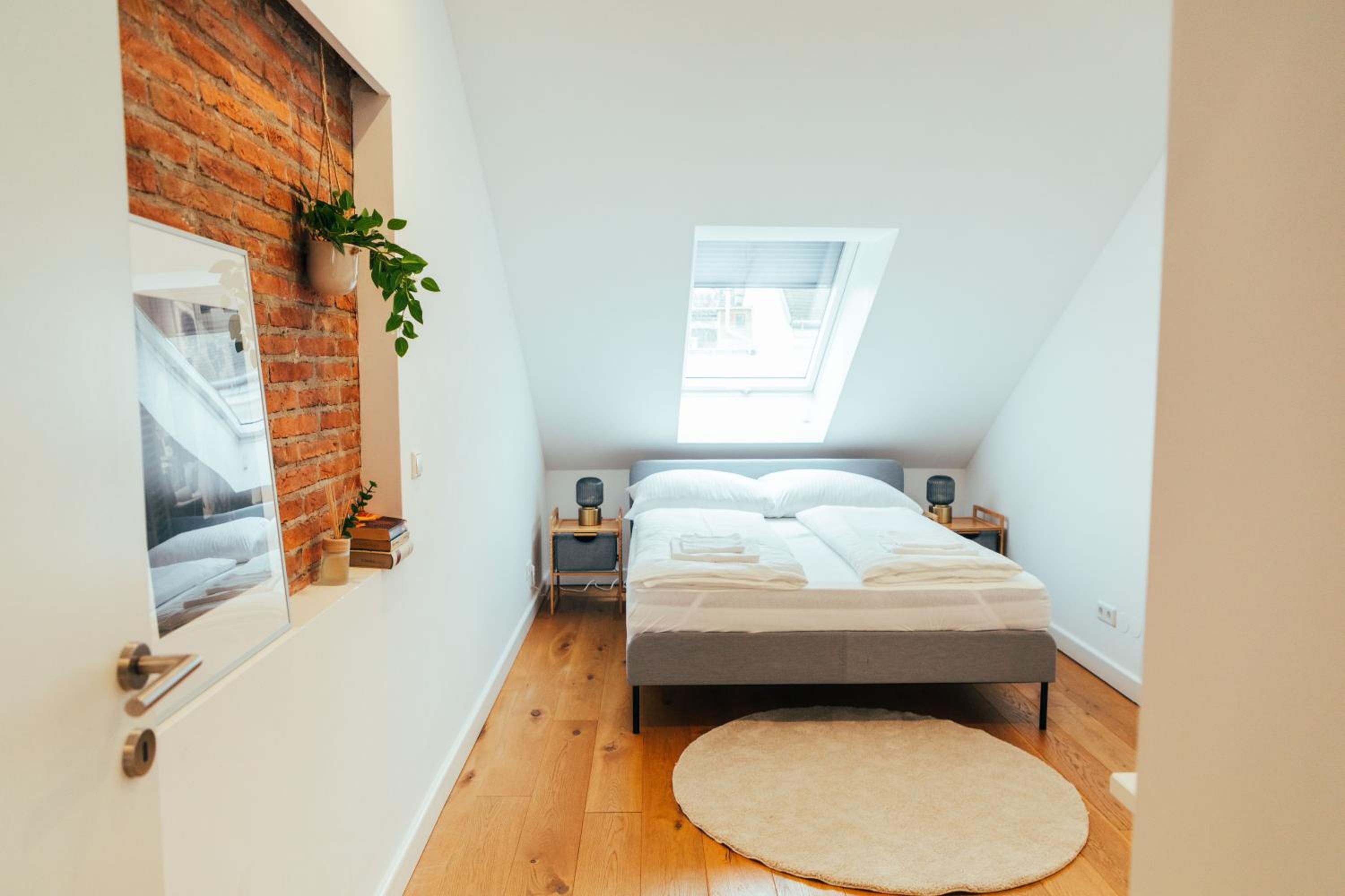 Large Apartments - Great for Groups - with Balcony or Terrace