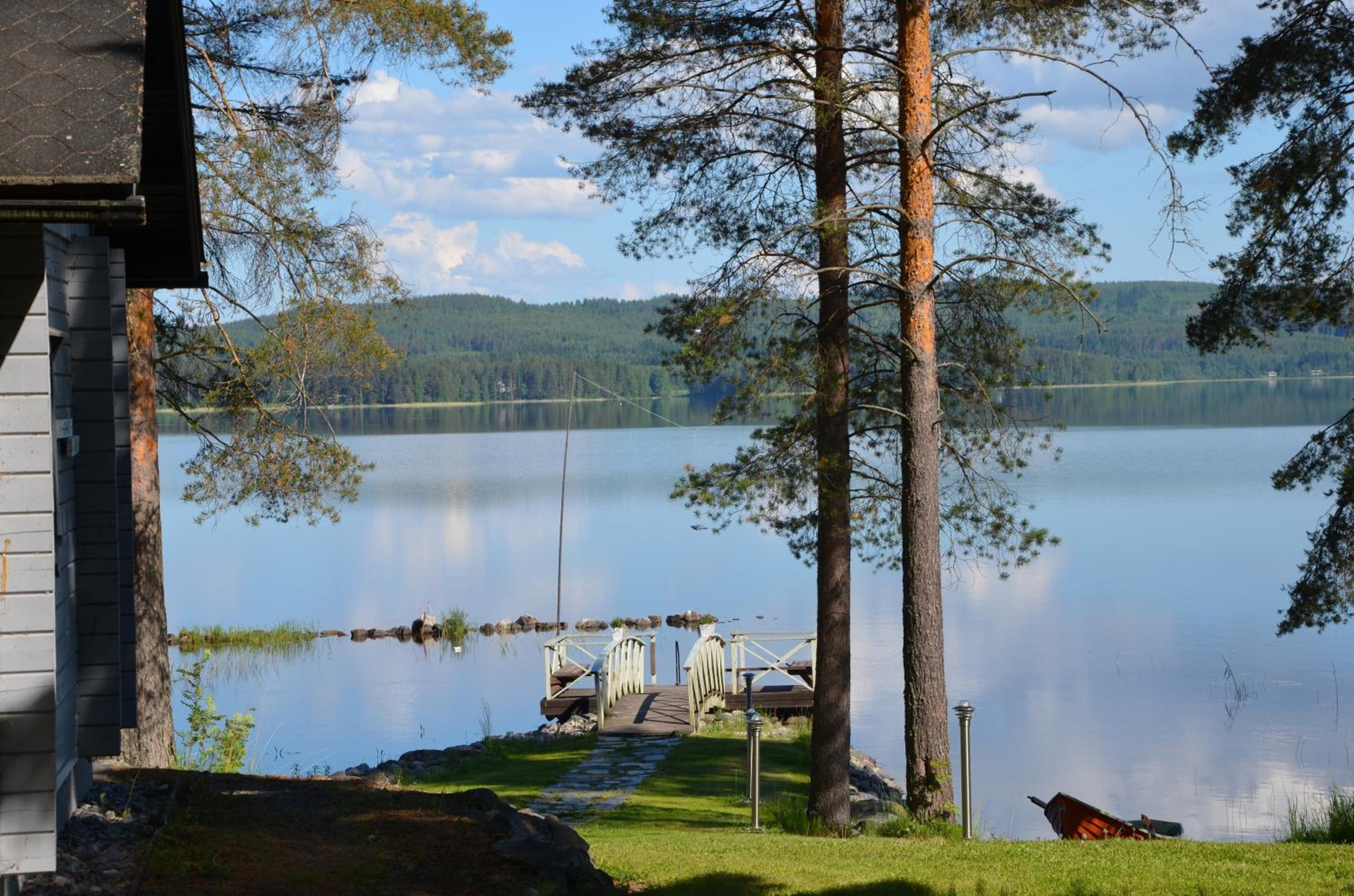Mökki järven rannalla, Matkailukartano Kivennapa