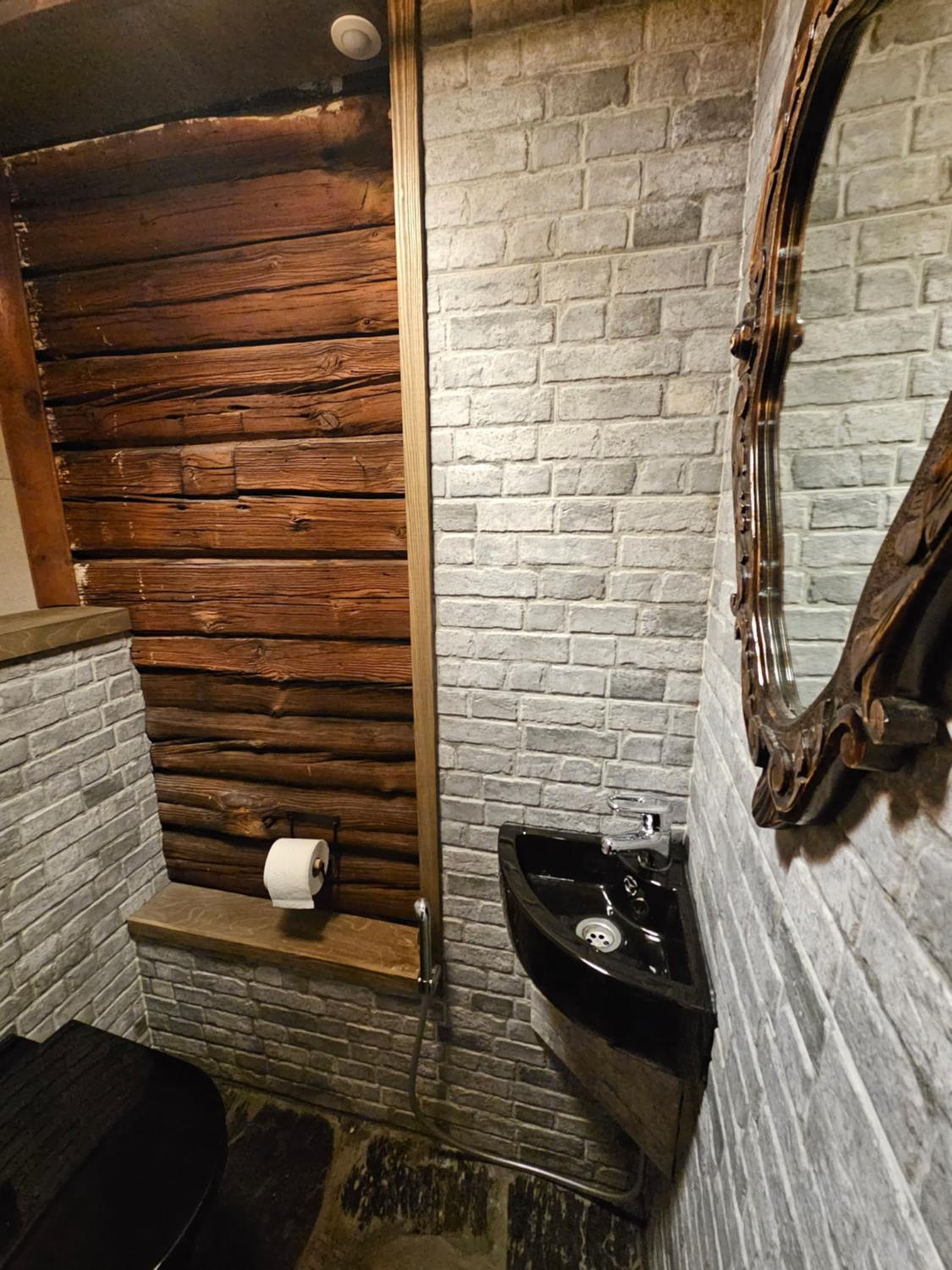 Mökki järven rannalla, Matkailukartano Kivennapa