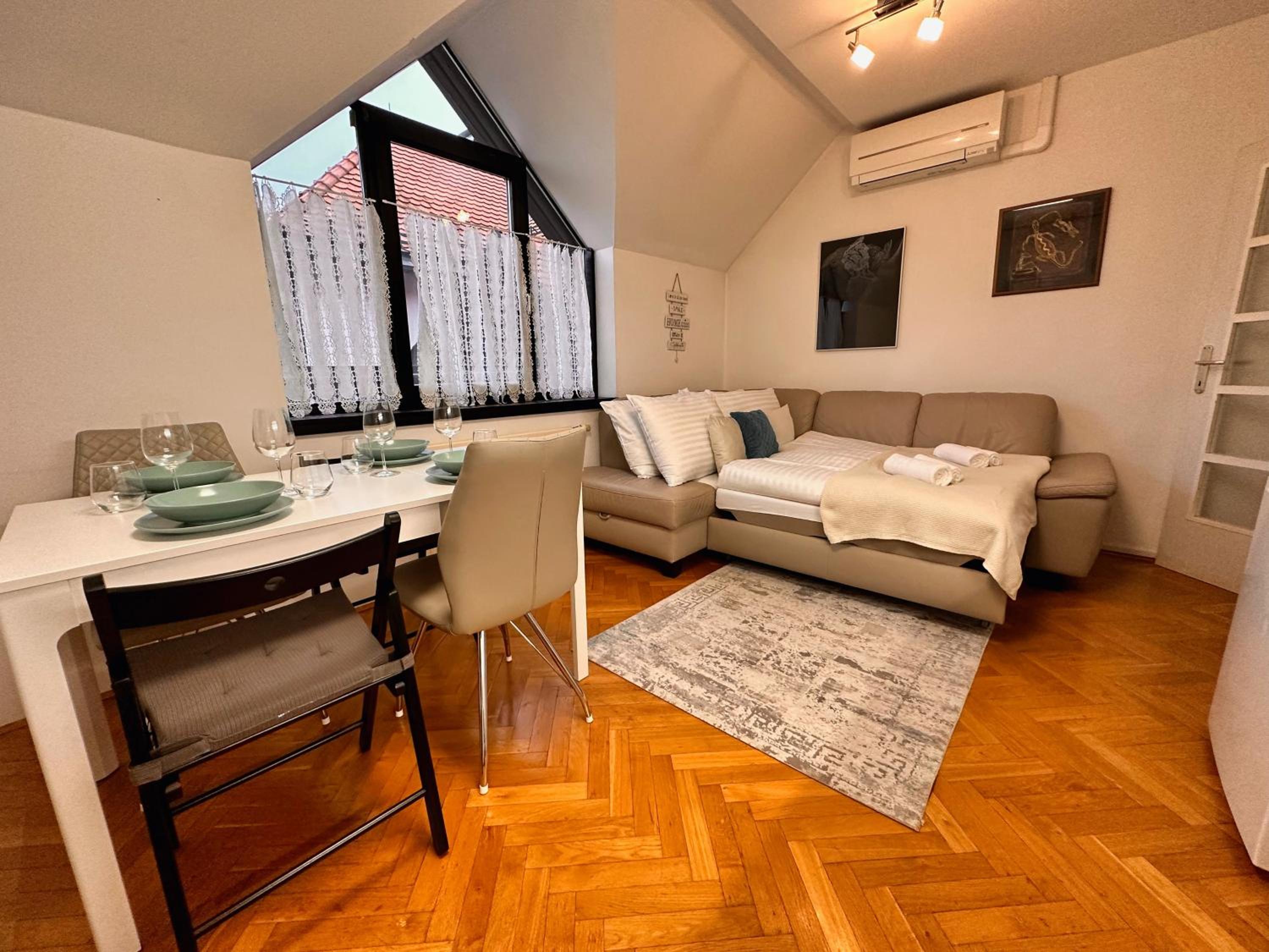 Charming City Loft Apartment view 4