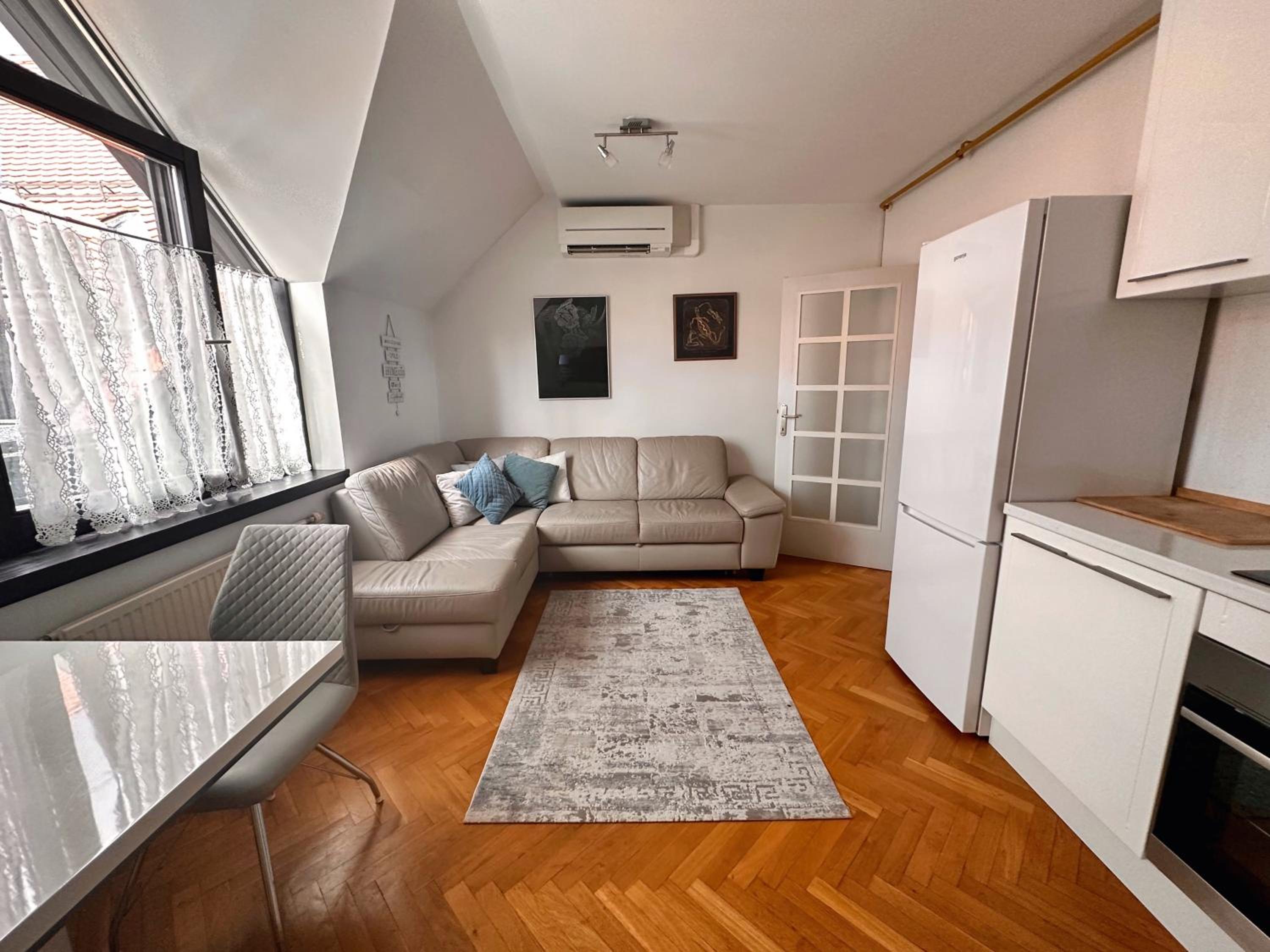 Charming City Loft Apartment view 5
