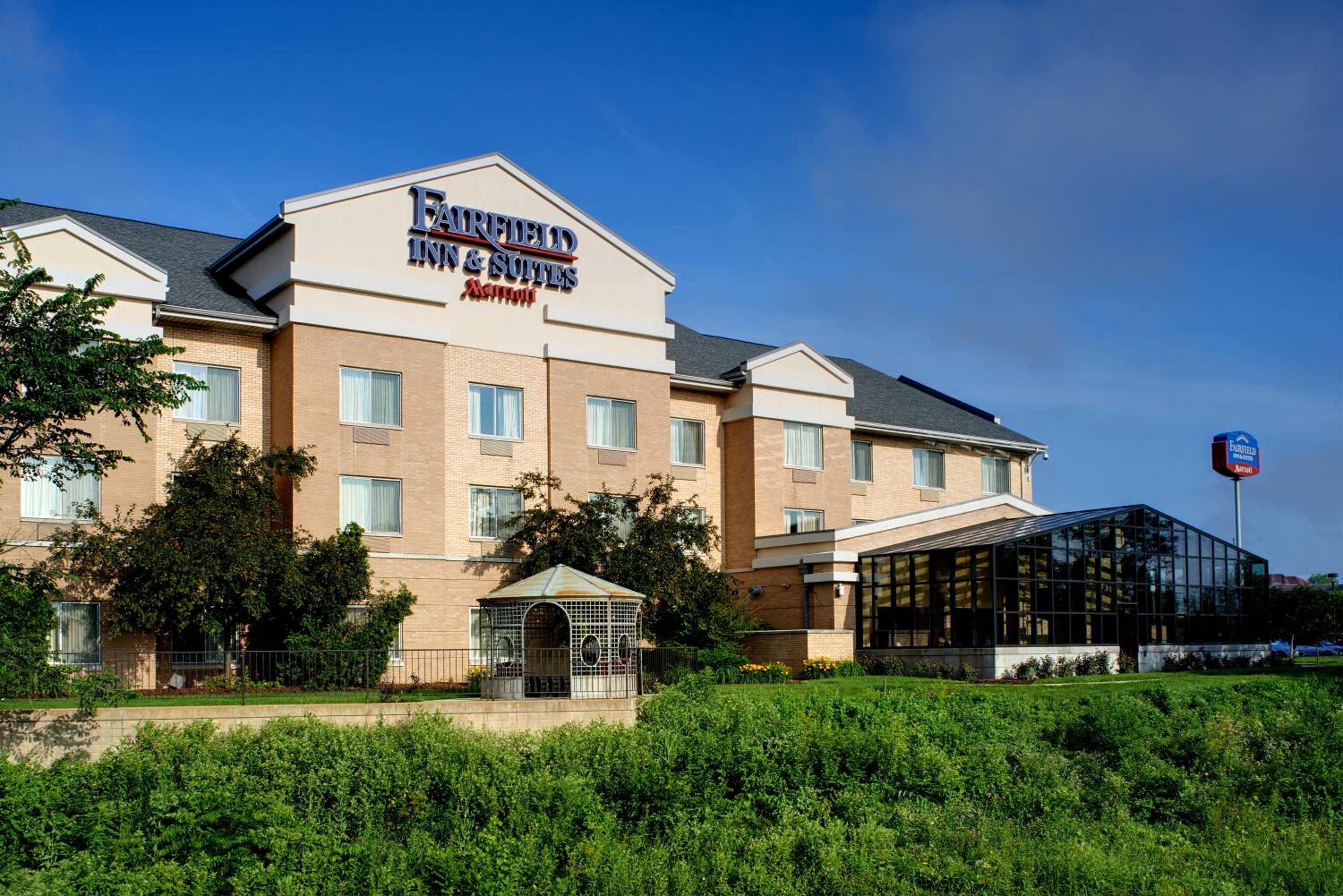 Hotel Fairfield Inn & Suites Indianapolis East - Image 1