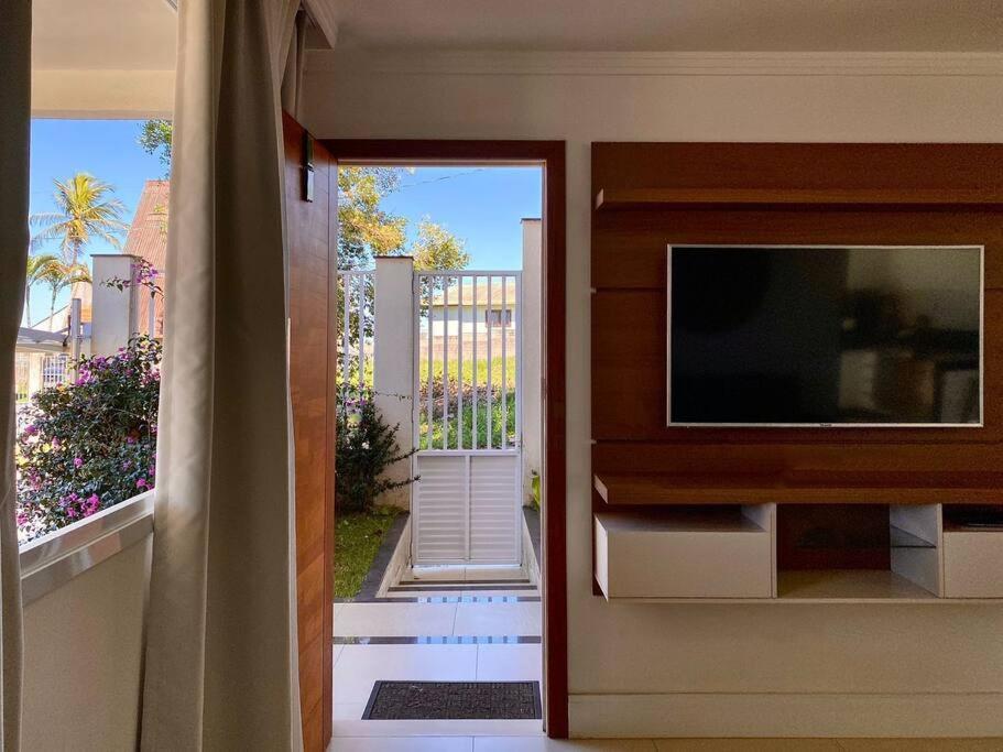 Mar, Piscina, Diversão: Sua Casa de Praia - Meaipe