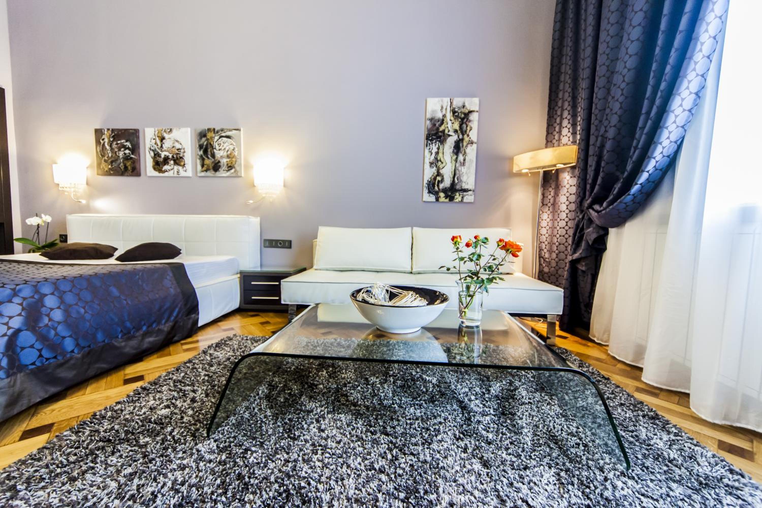 Matei Corvin Deluxe Apartment