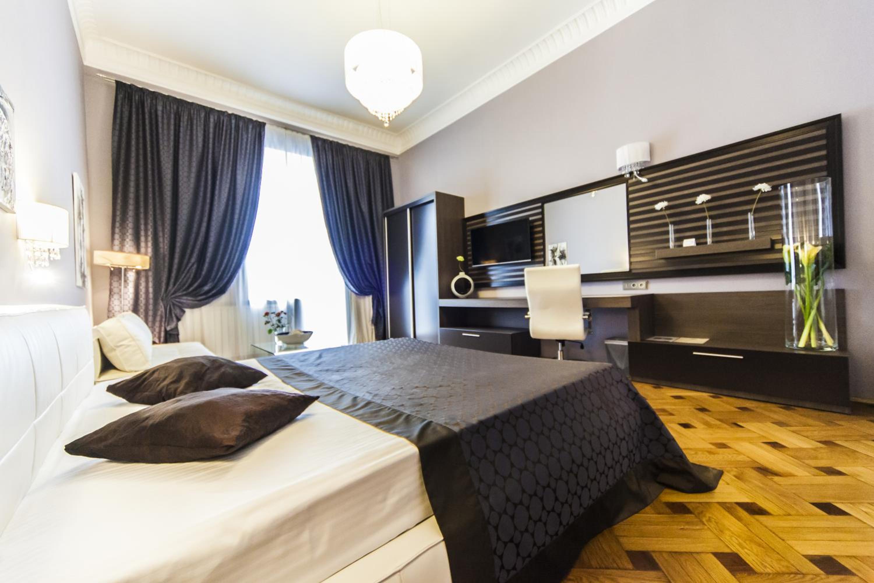 Matei Corvin Deluxe Apartment
