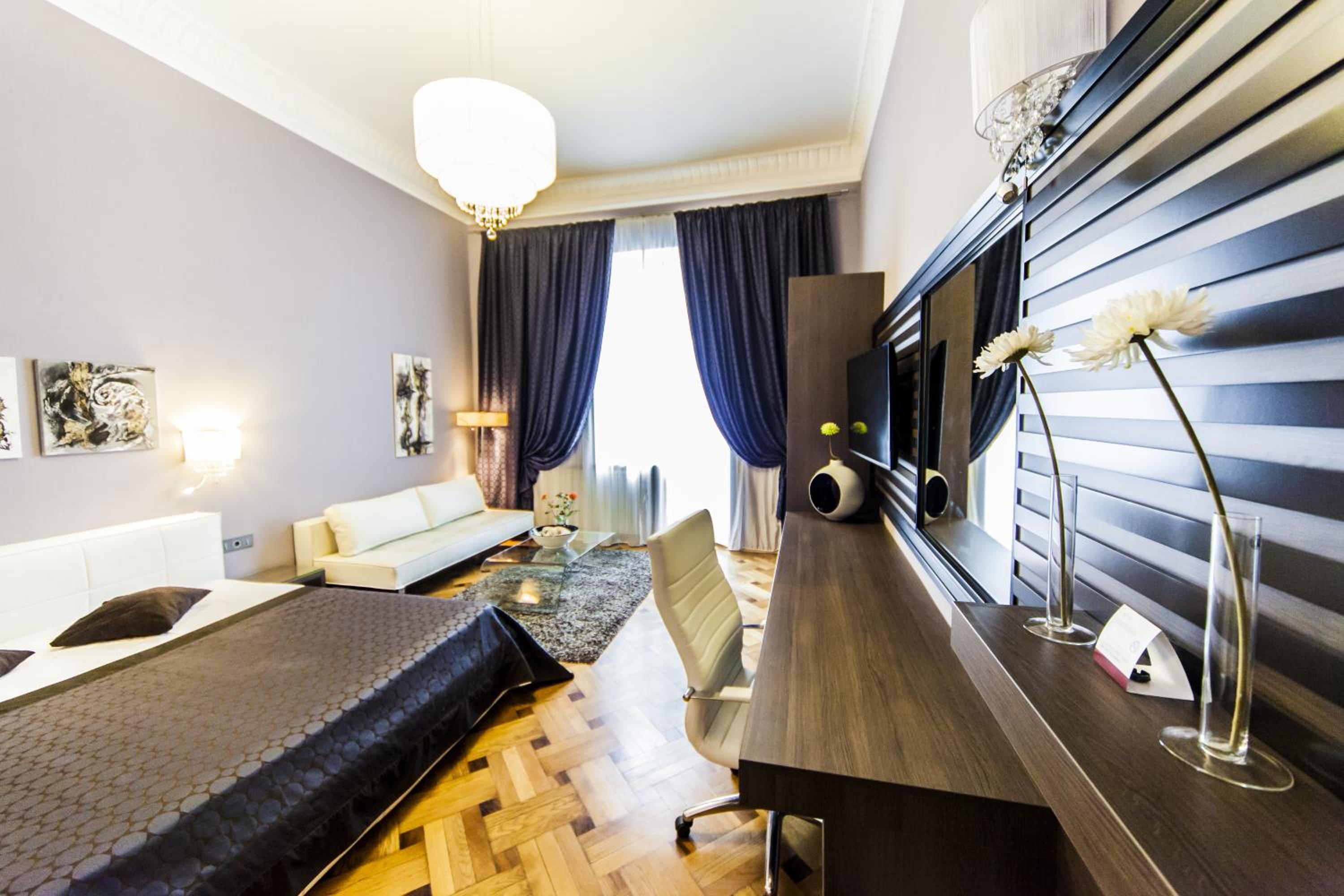 Matei Corvin Deluxe Apartment