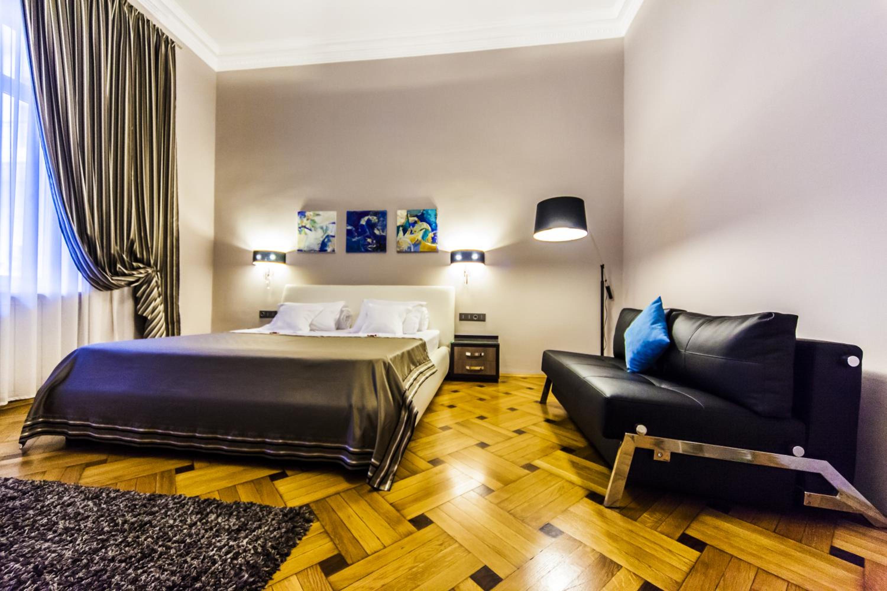 Matei Corvin Deluxe Apartment