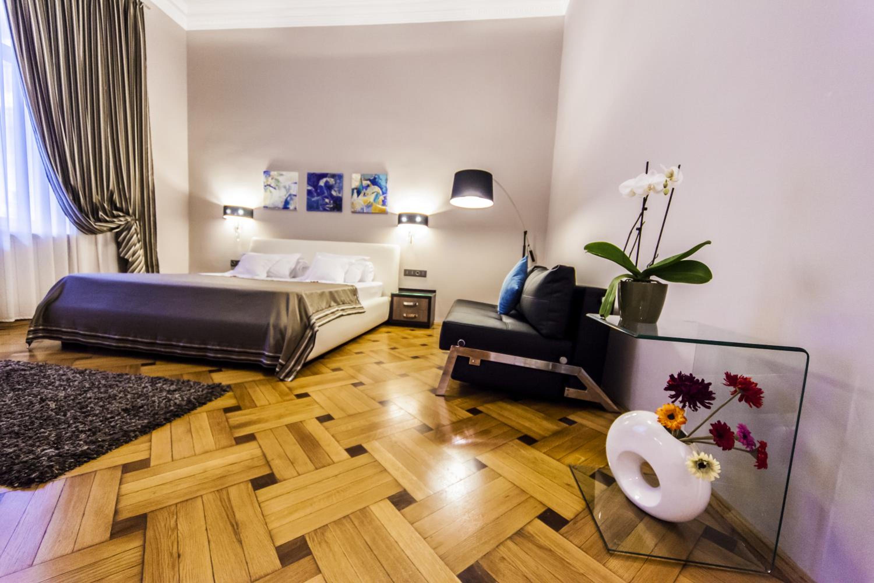 Matei Corvin Deluxe Apartment