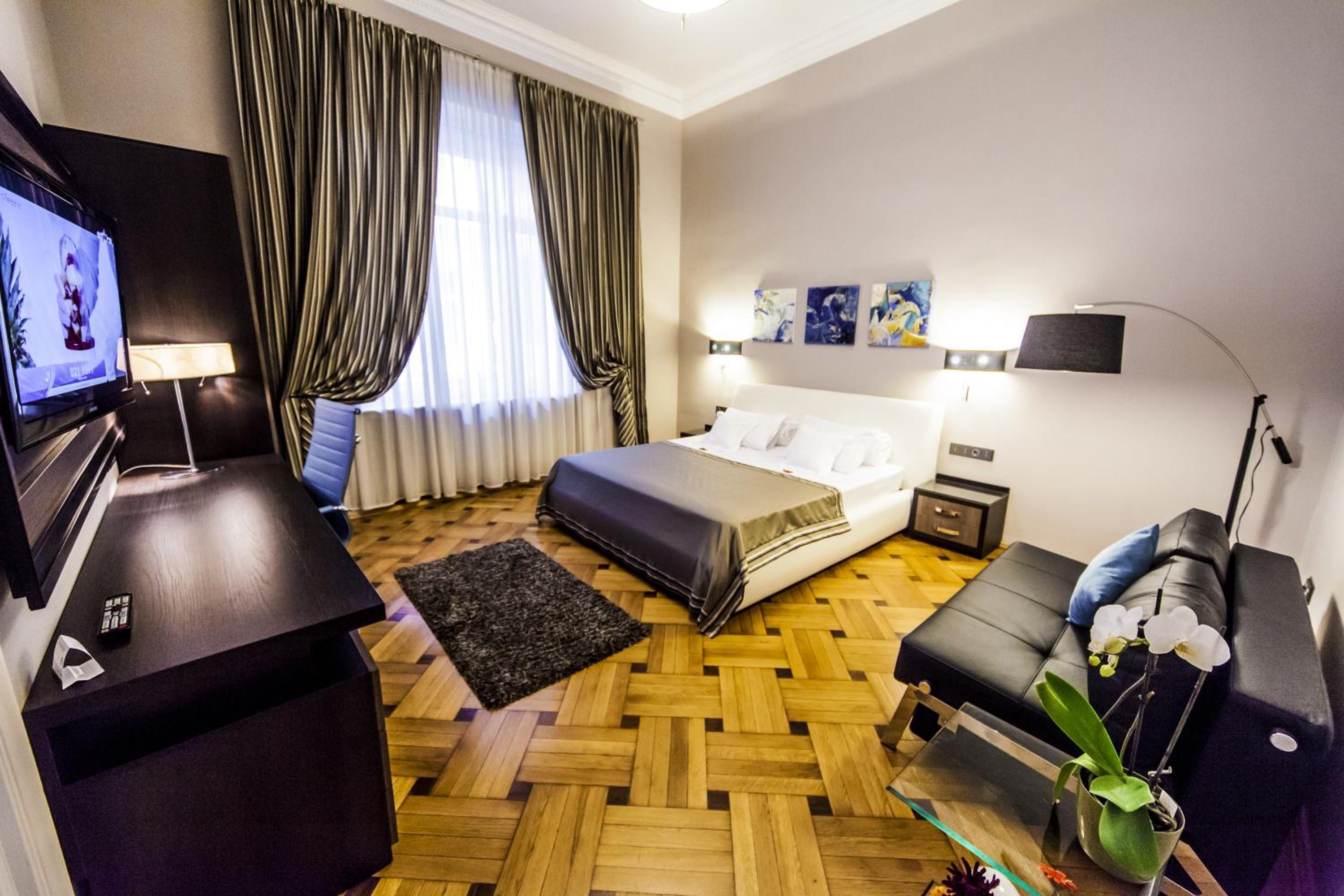 Matei Corvin Deluxe Apartment