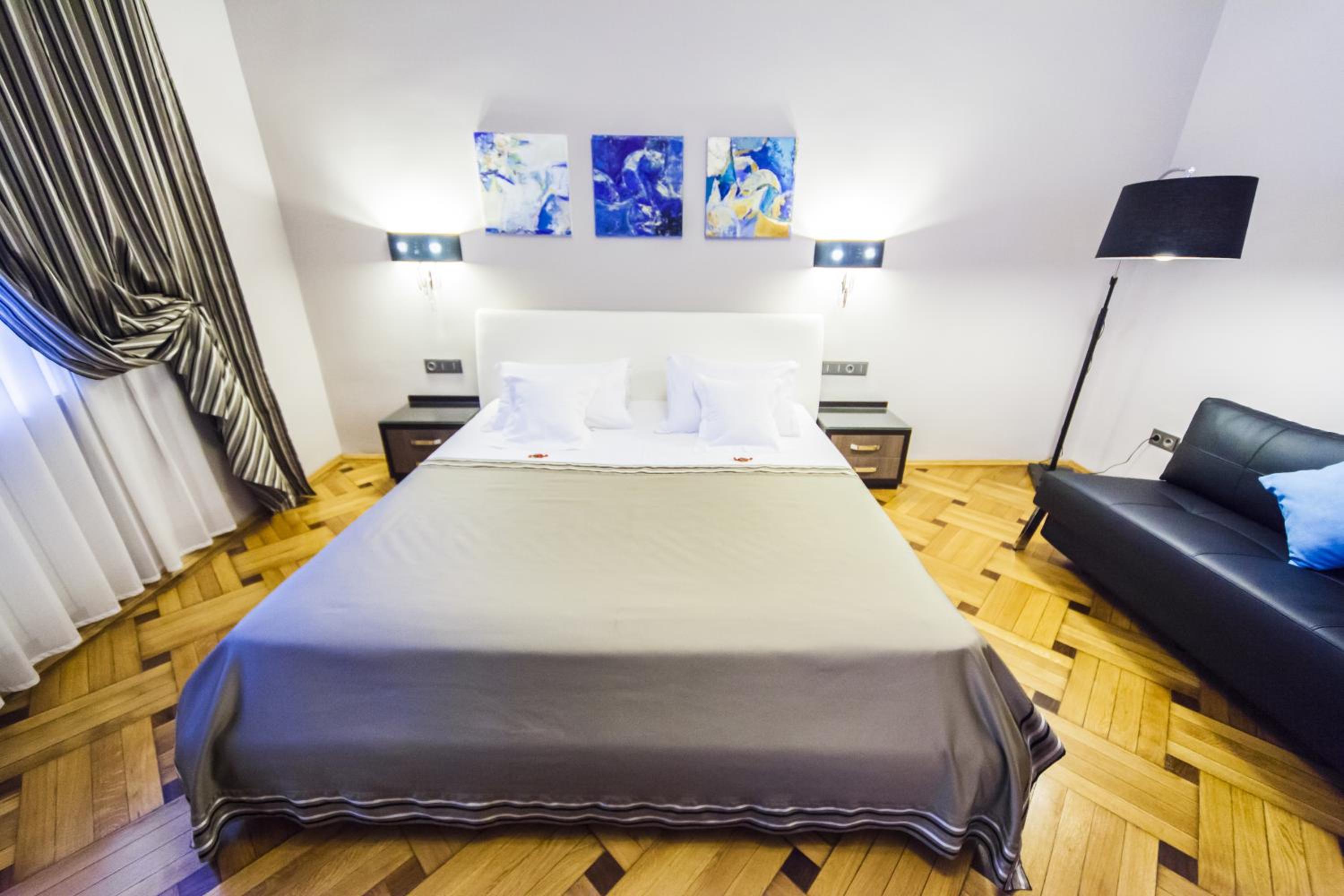 Matei Corvin Deluxe Apartment
