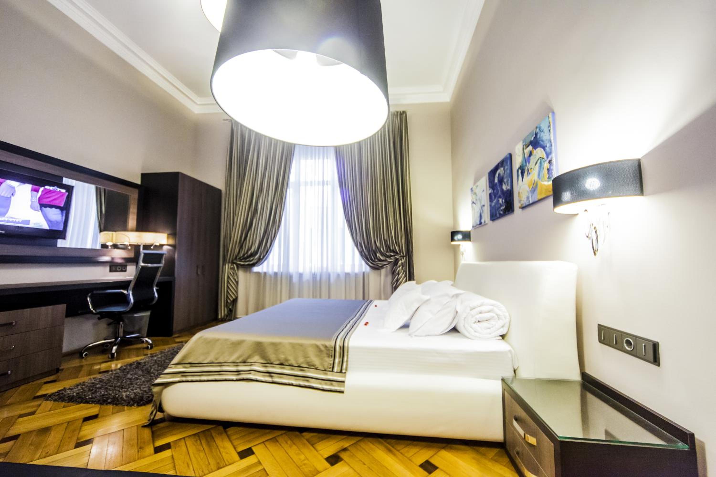 Matei Corvin Deluxe Apartment